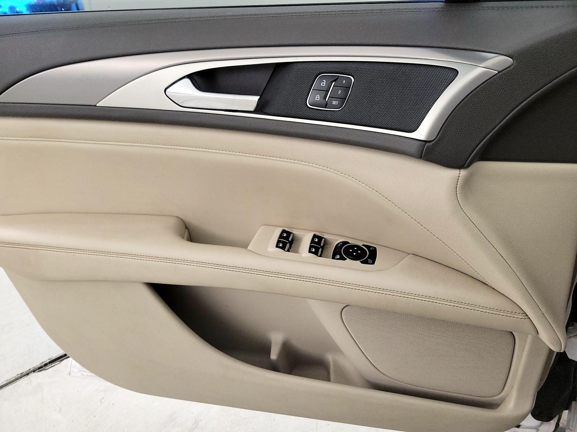 Thumbnail: 2017 Lincoln MKZ - 12