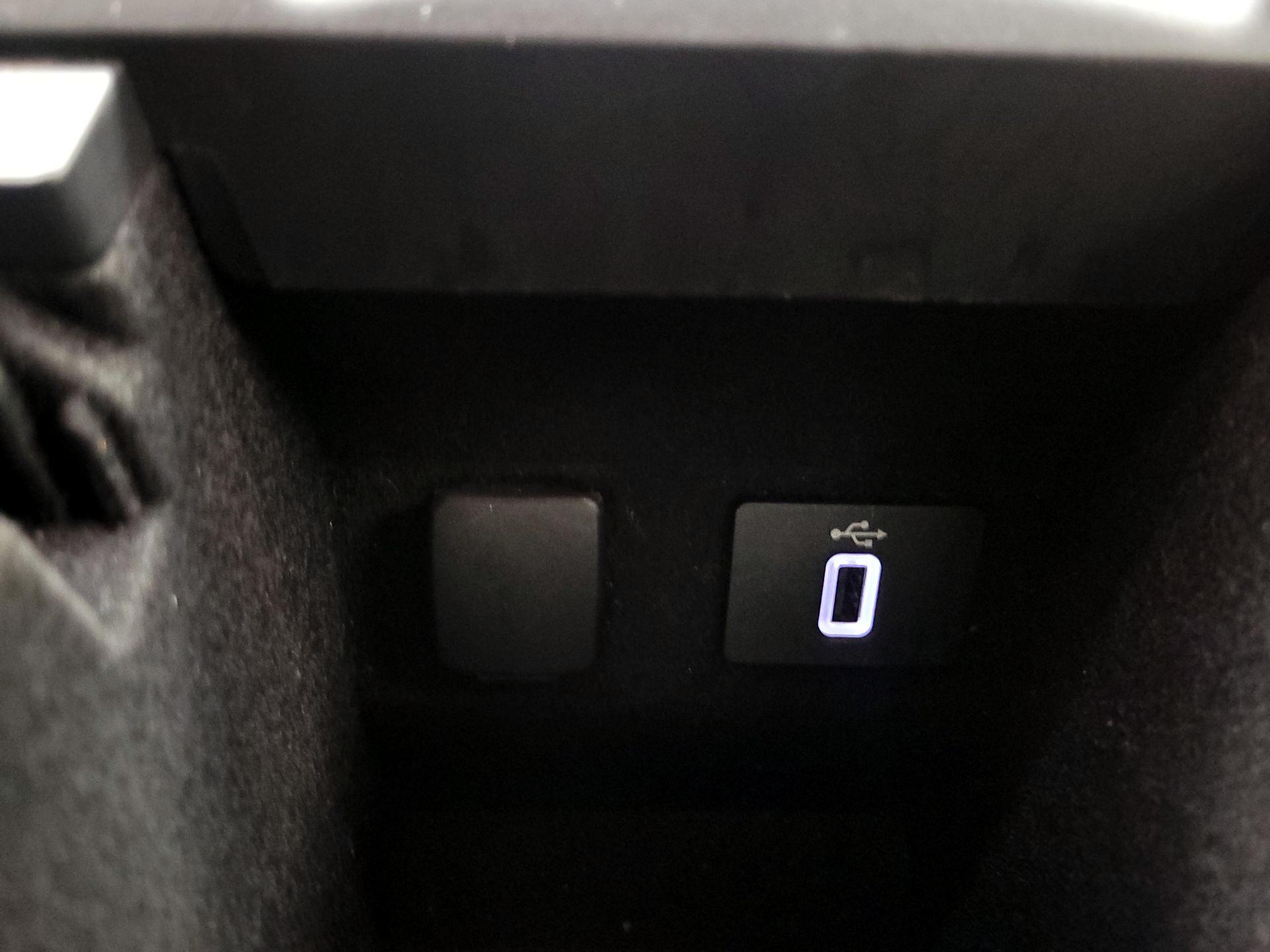 Thumbnail: 2017 Lincoln MKZ - 18