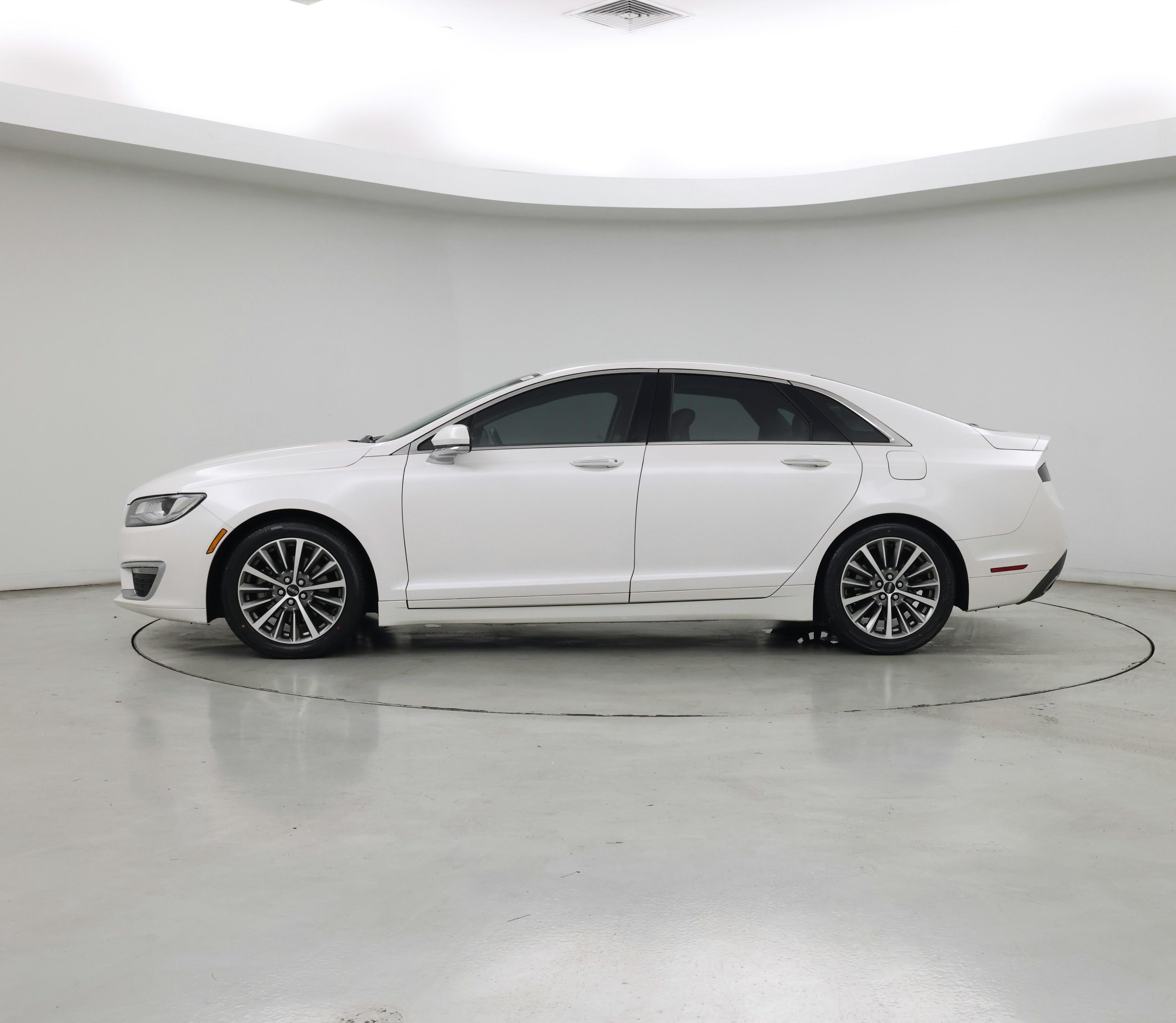 Thumbnail: 2017 Lincoln MKZ - 3