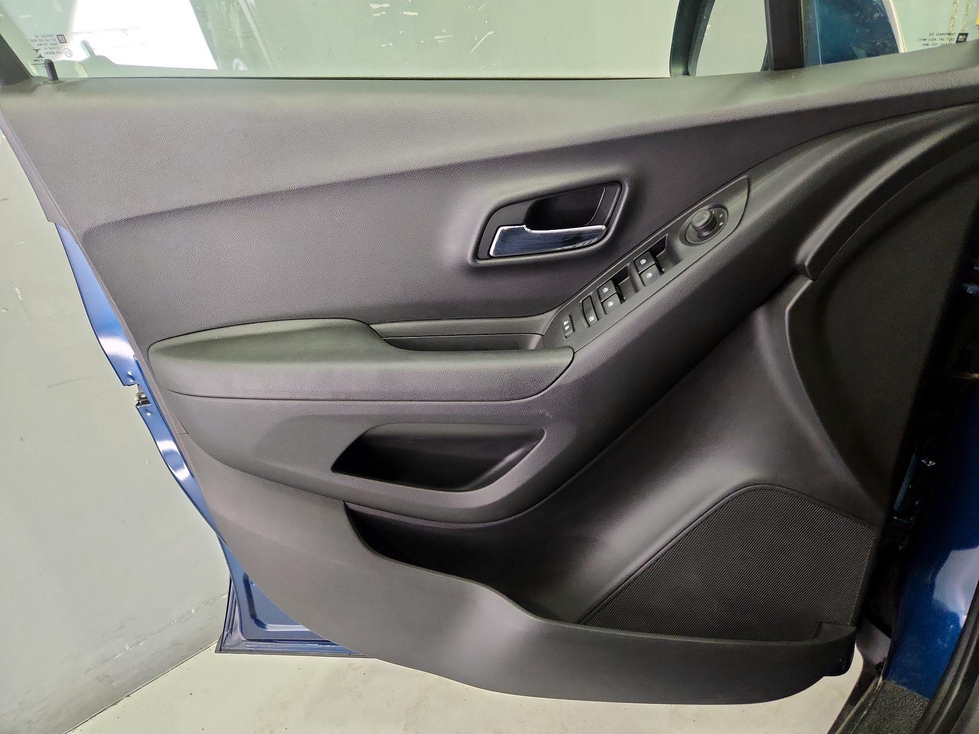 Thumbnail: 2020 Chevrolet Trax - 12