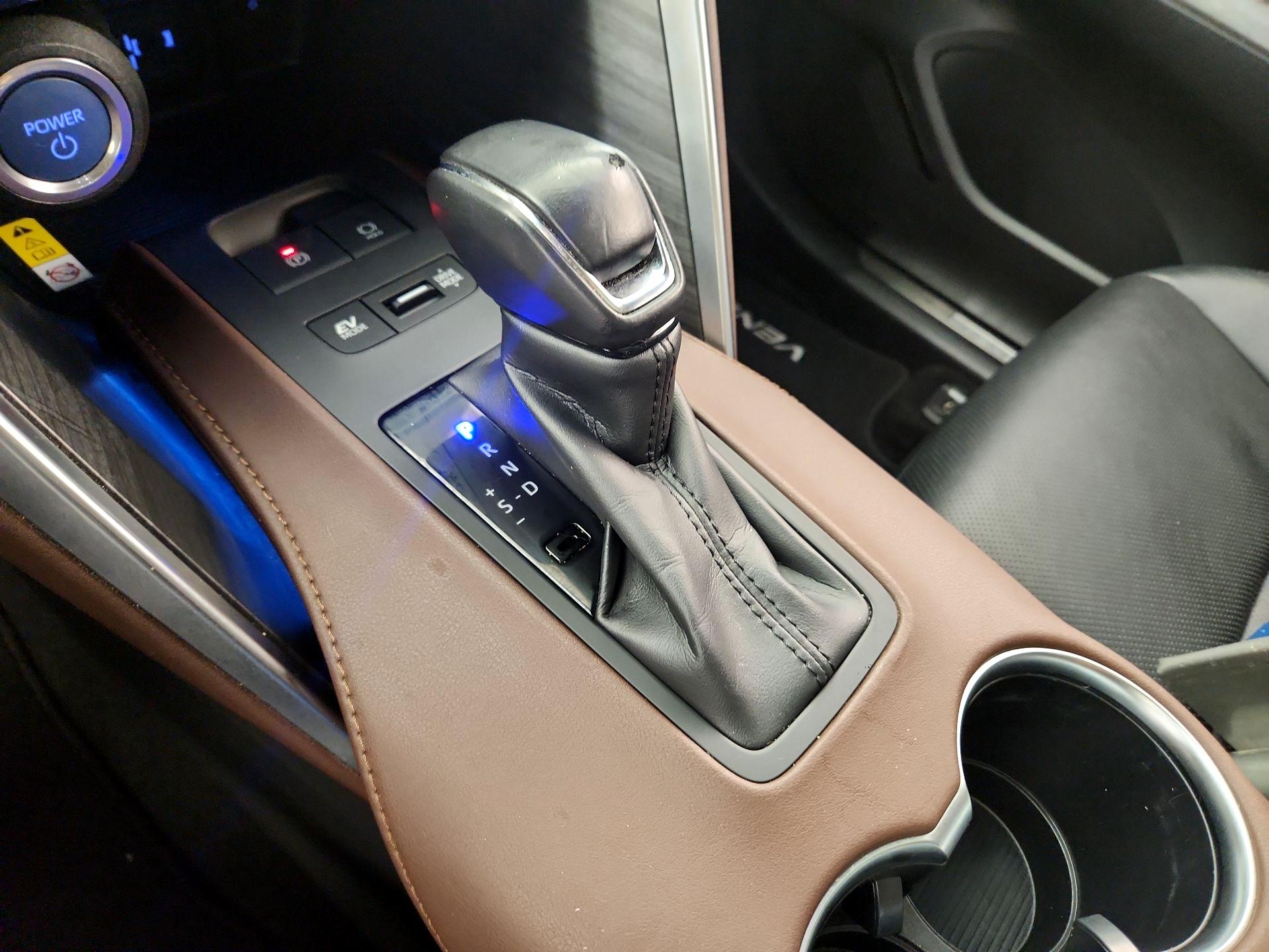 Thumbnail: 2021 Toyota Venza - 18