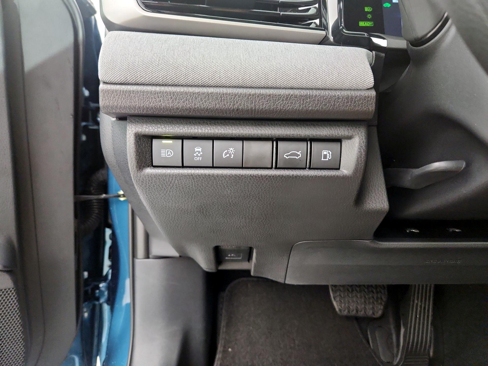 Thumbnail: 2025 Toyota Camry - 13