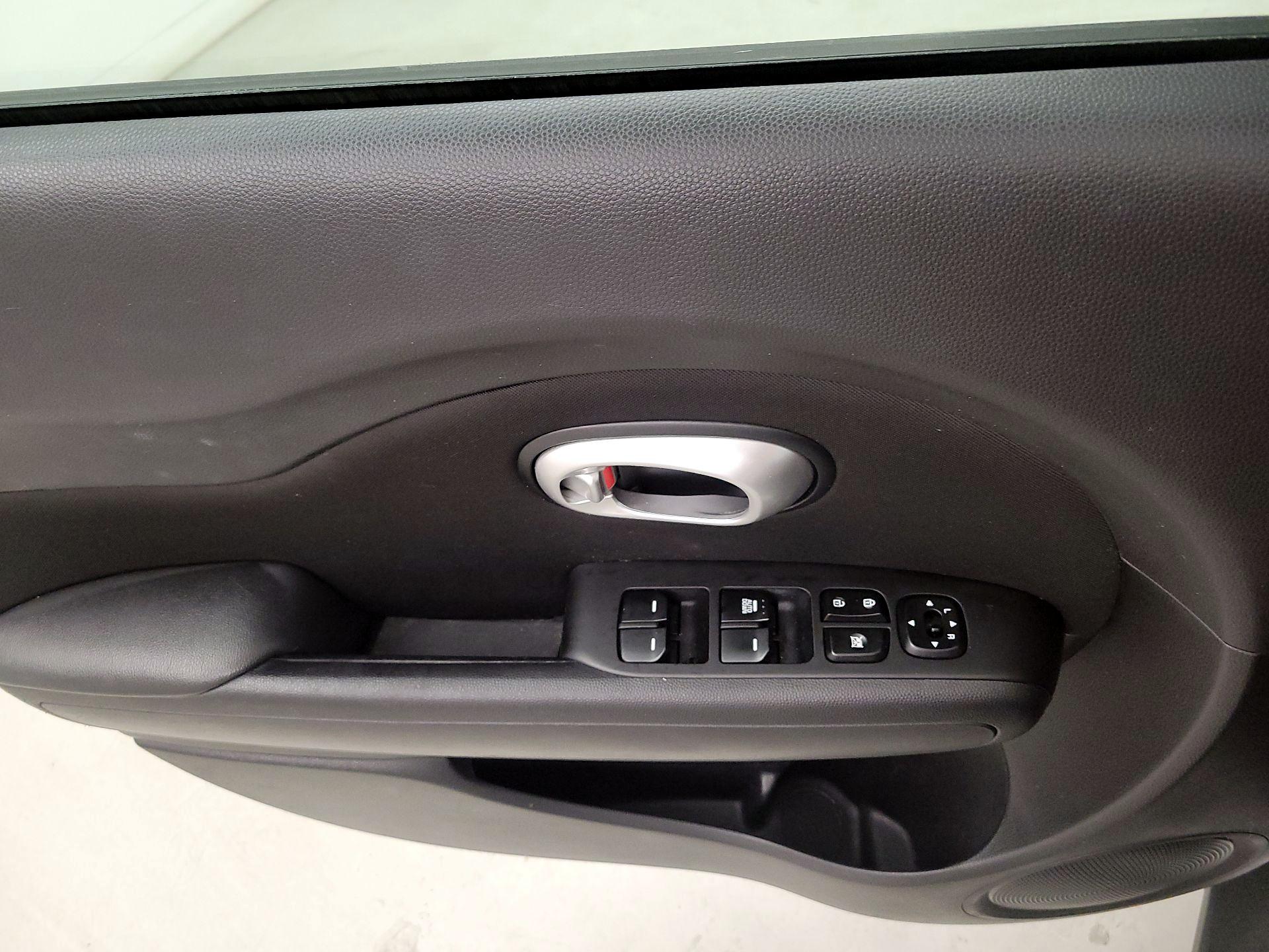 Thumbnail: 2016 Kia Soul - 12