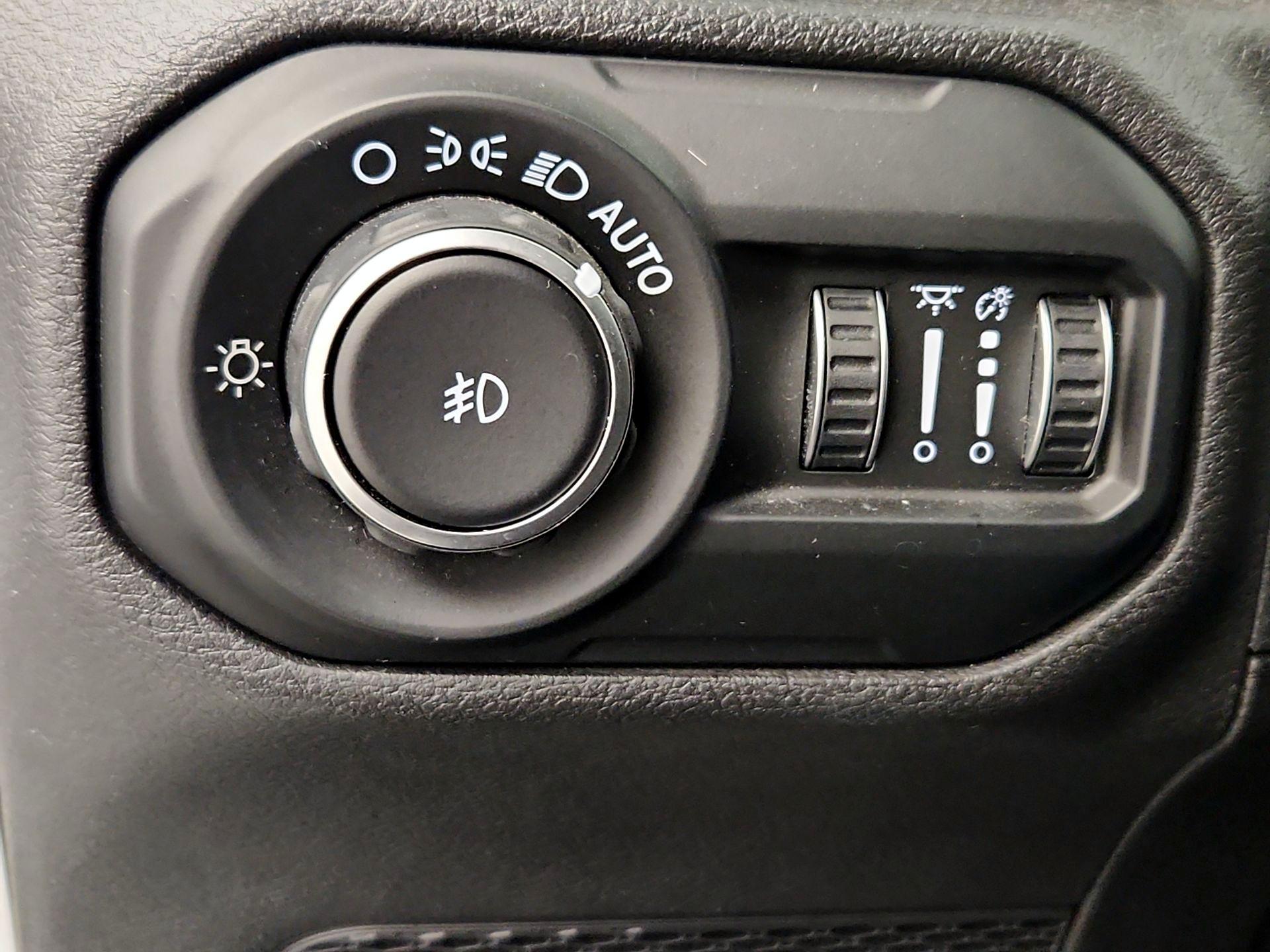 Thumbnail: 2018 Jeep Wrangler - 13