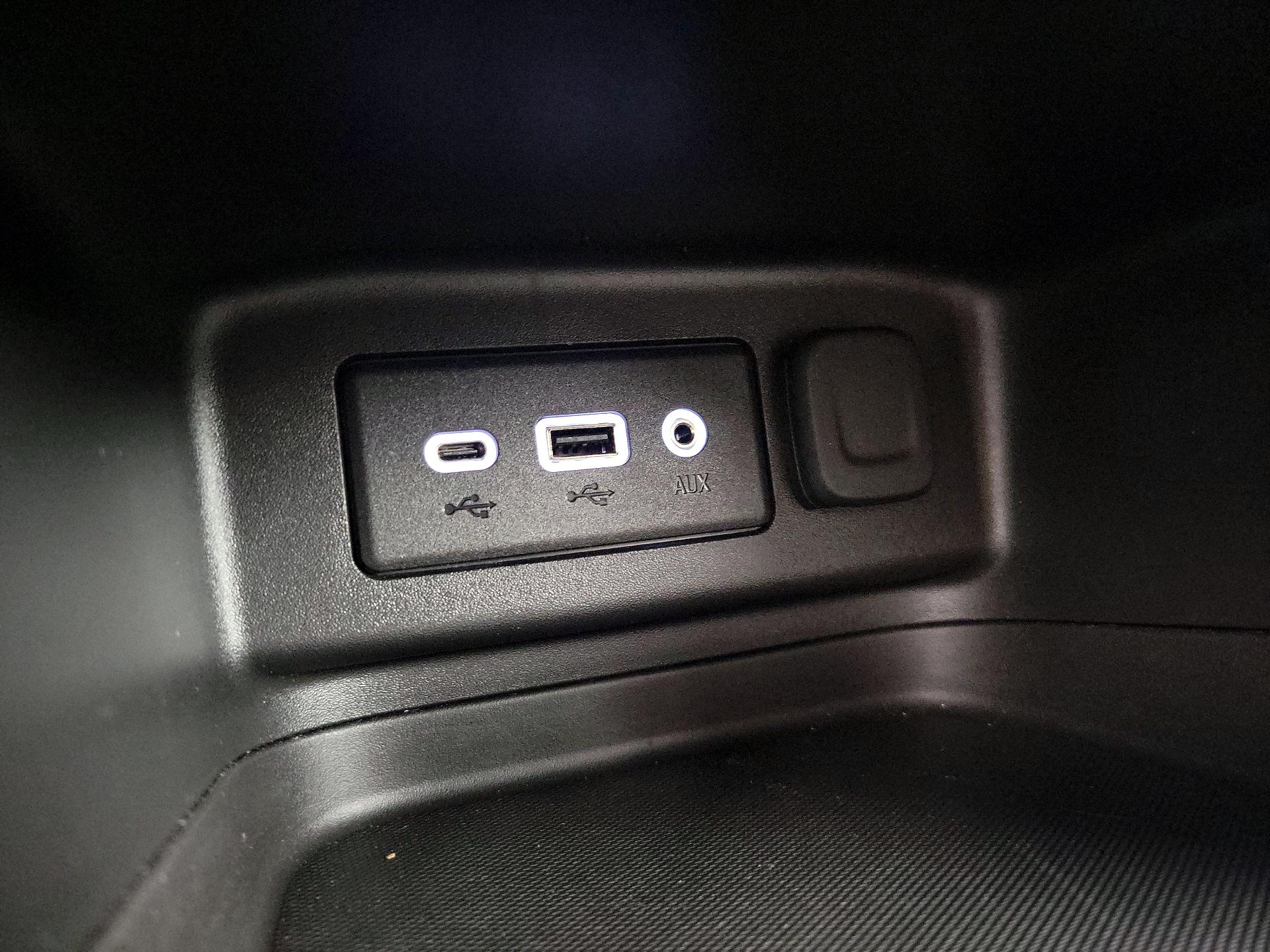 Thumbnail: 2020 Chevrolet Equinox - 18