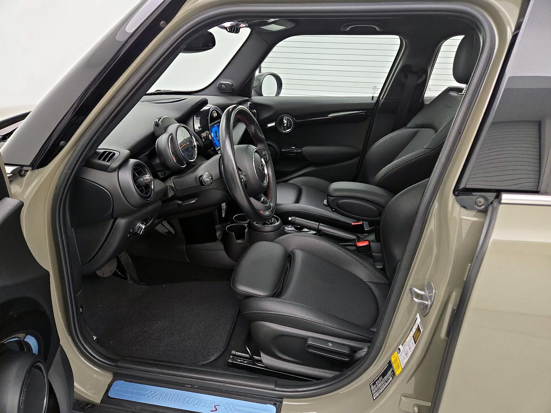 Thumbnail: 2019 MINI Cooper Hardtop - 11