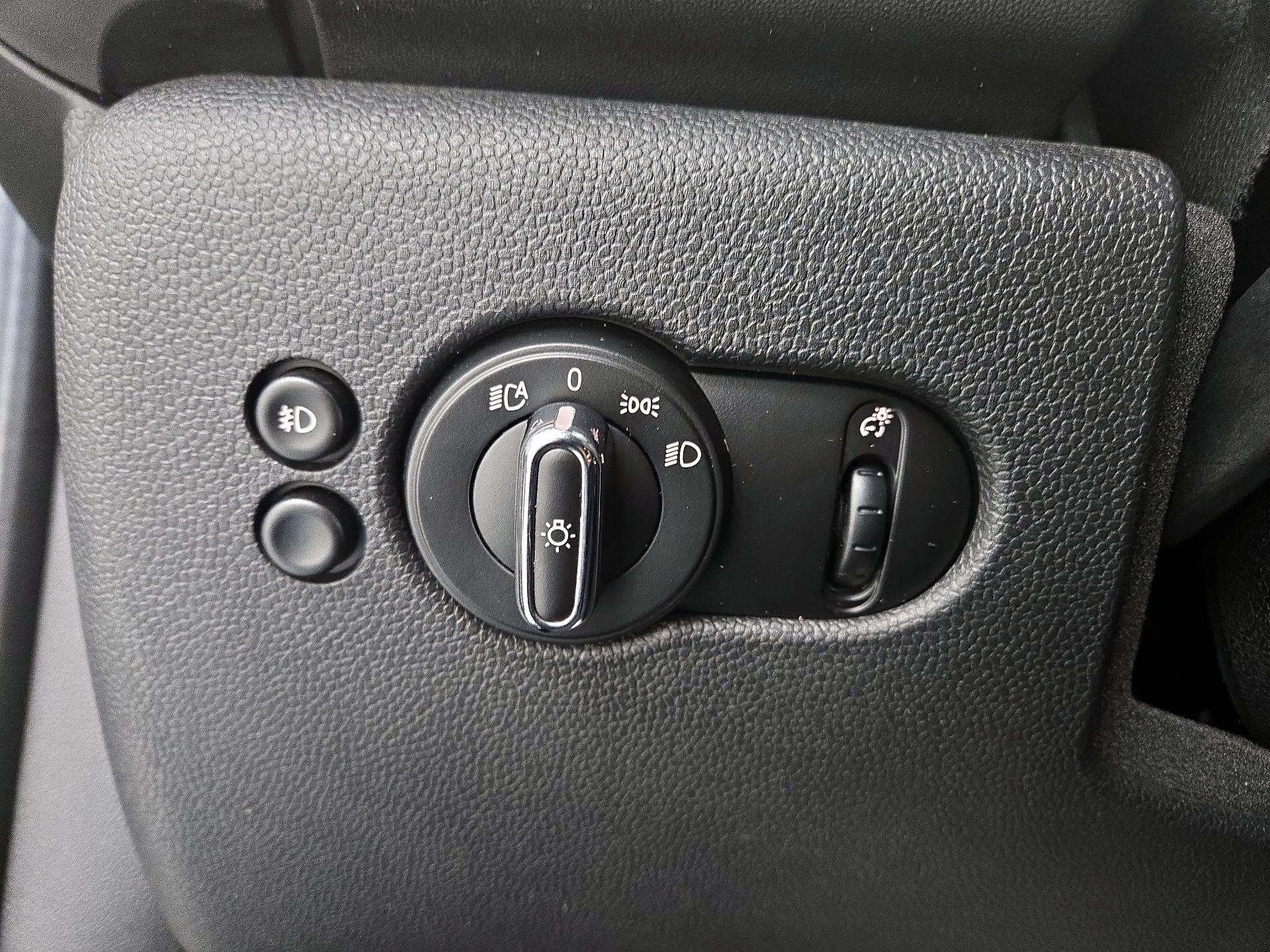 Thumbnail: 2019 MINI Cooper Hardtop - 13