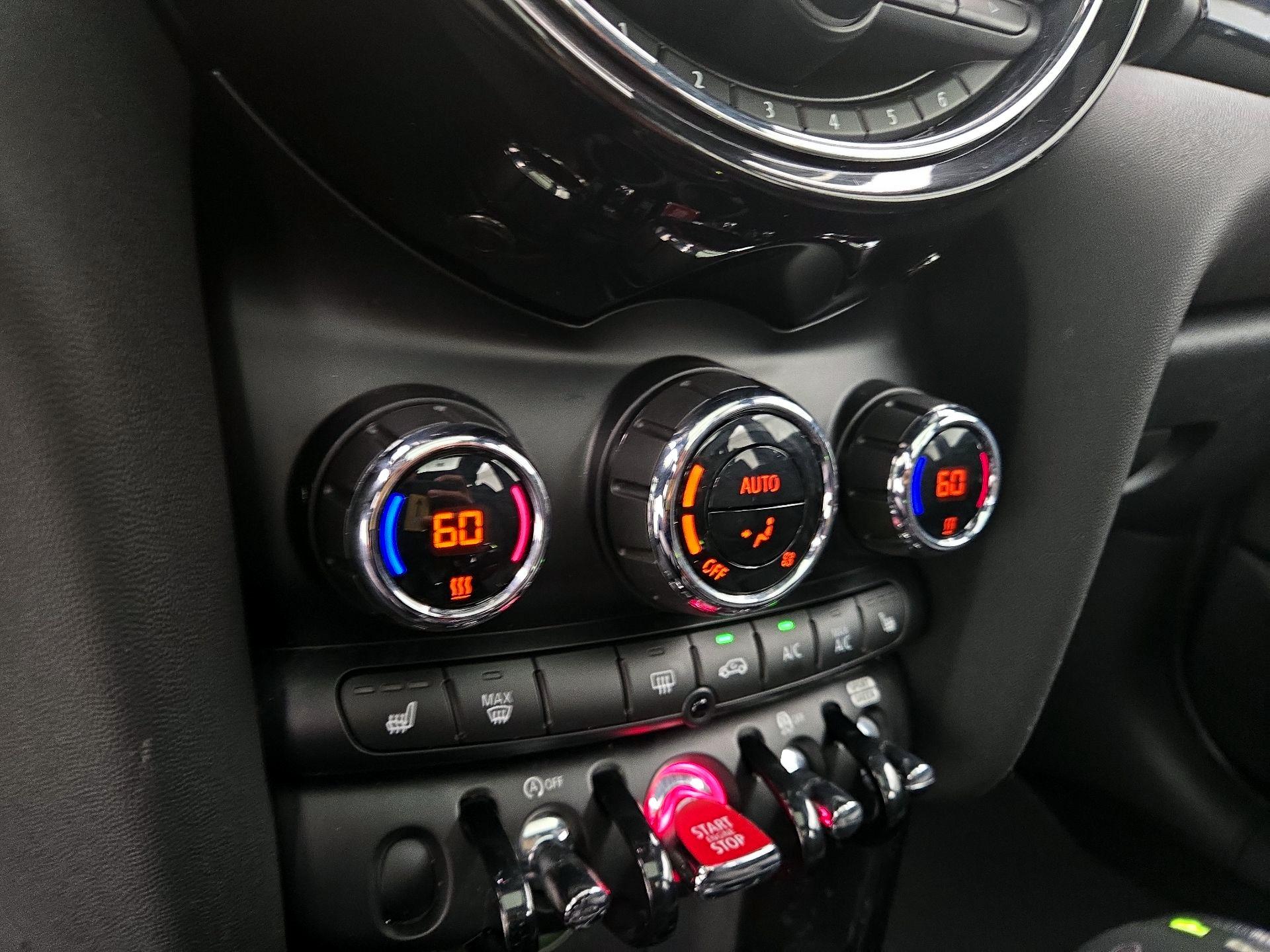Thumbnail: 2019 MINI Cooper Hardtop - 16