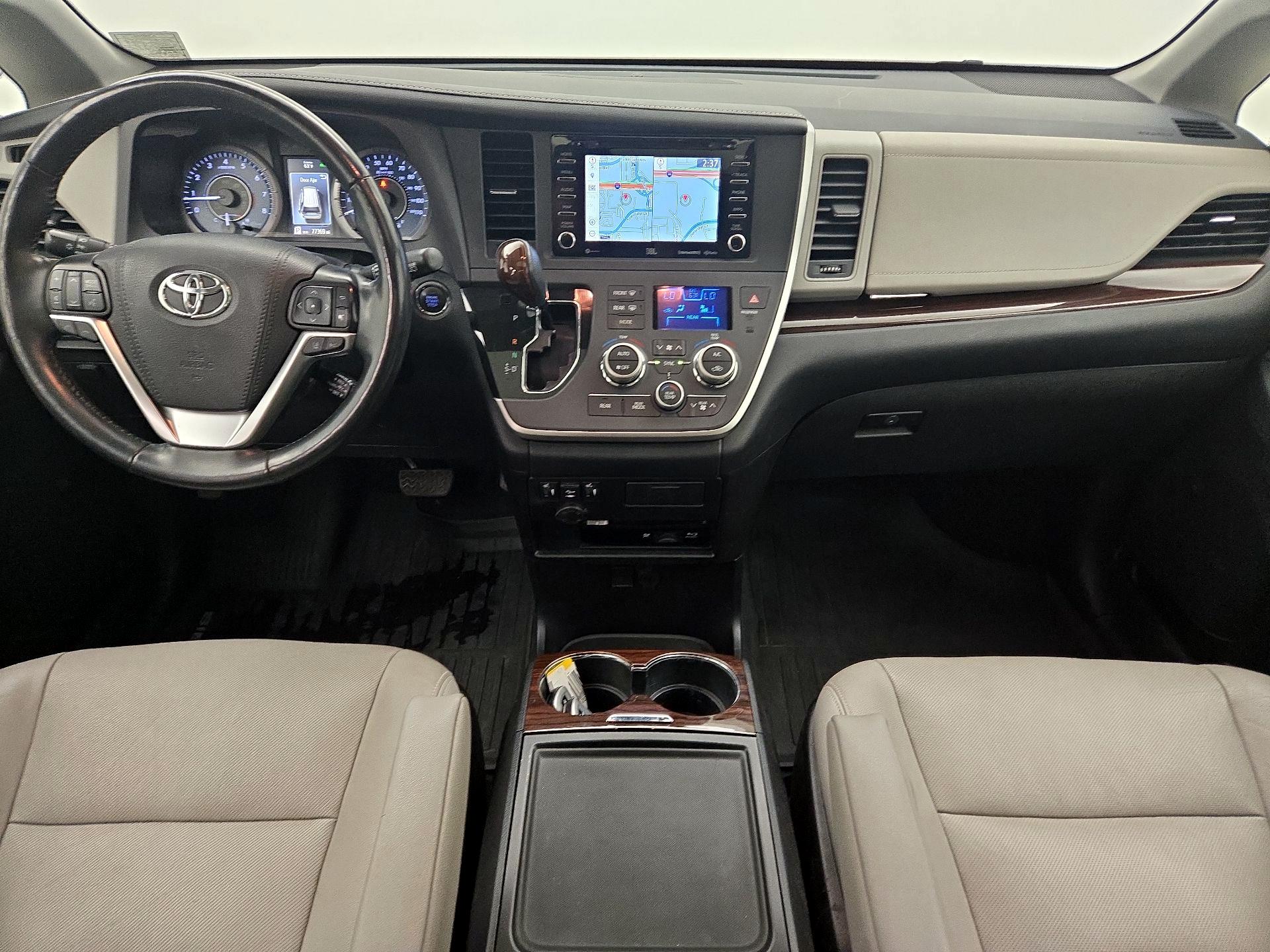 Thumbnail: 2020 Toyota Sienna - 9