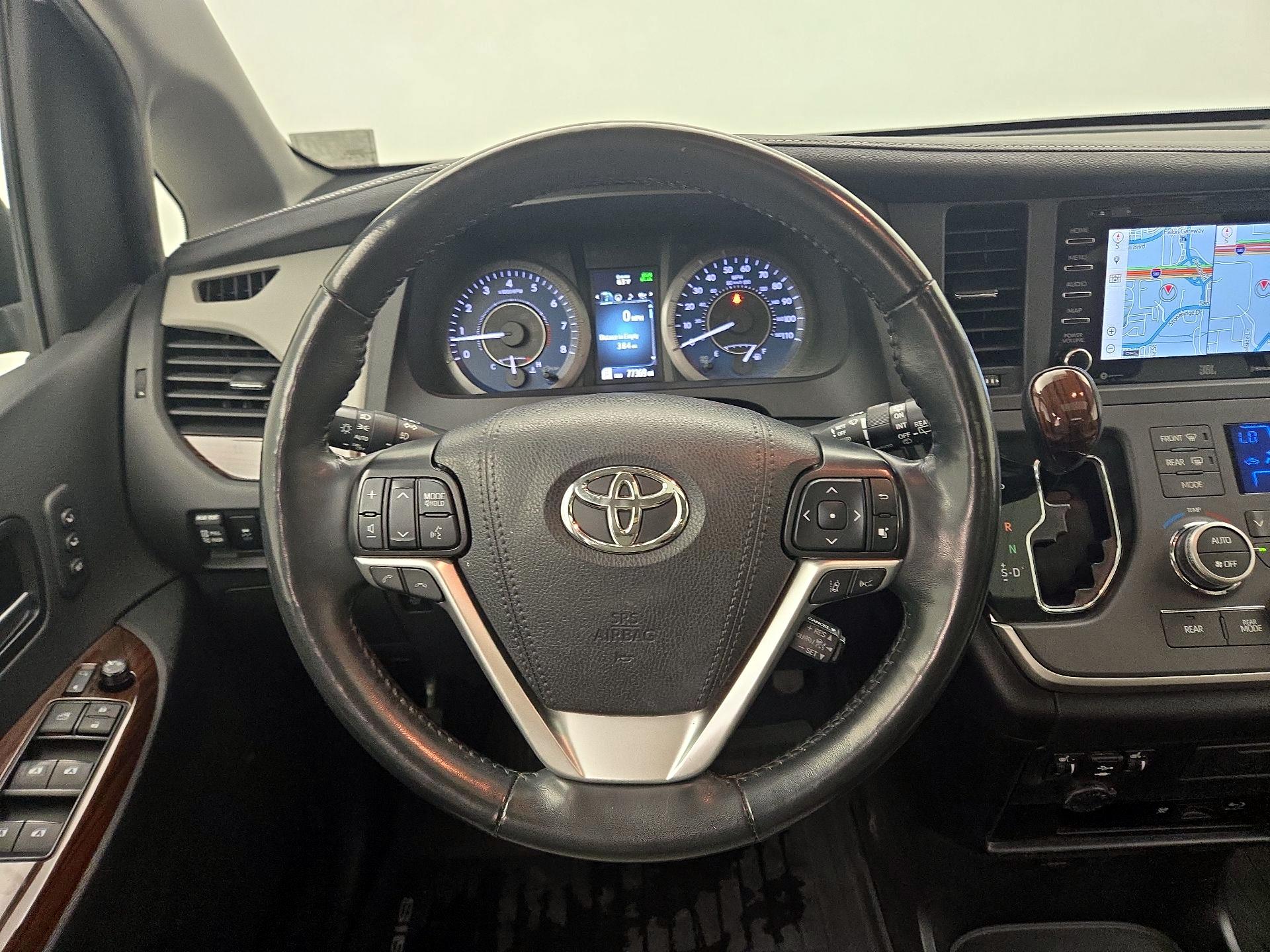 Thumbnail: 2020 Toyota Sienna - 10