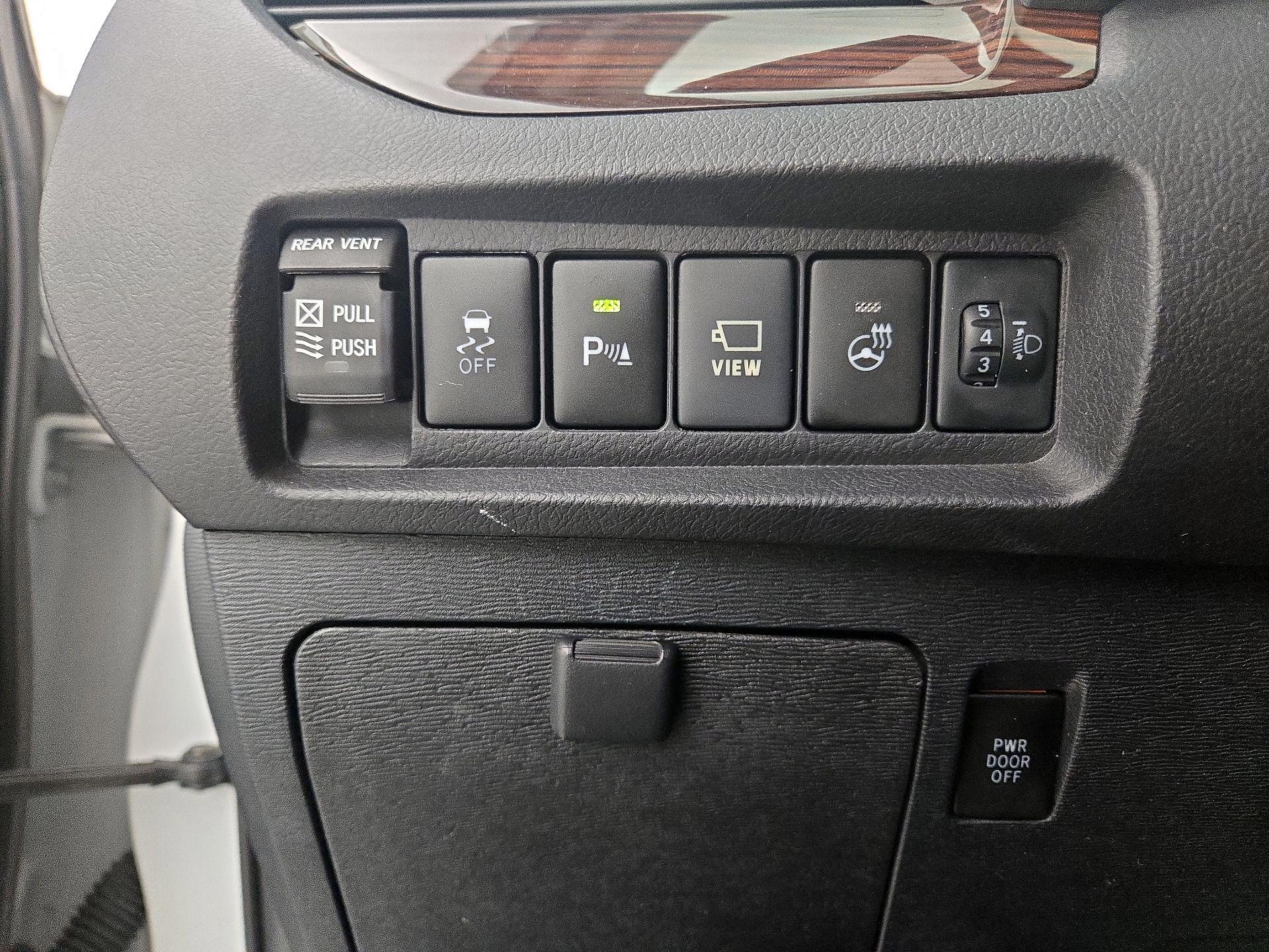 Thumbnail: 2020 Toyota Sienna - 13