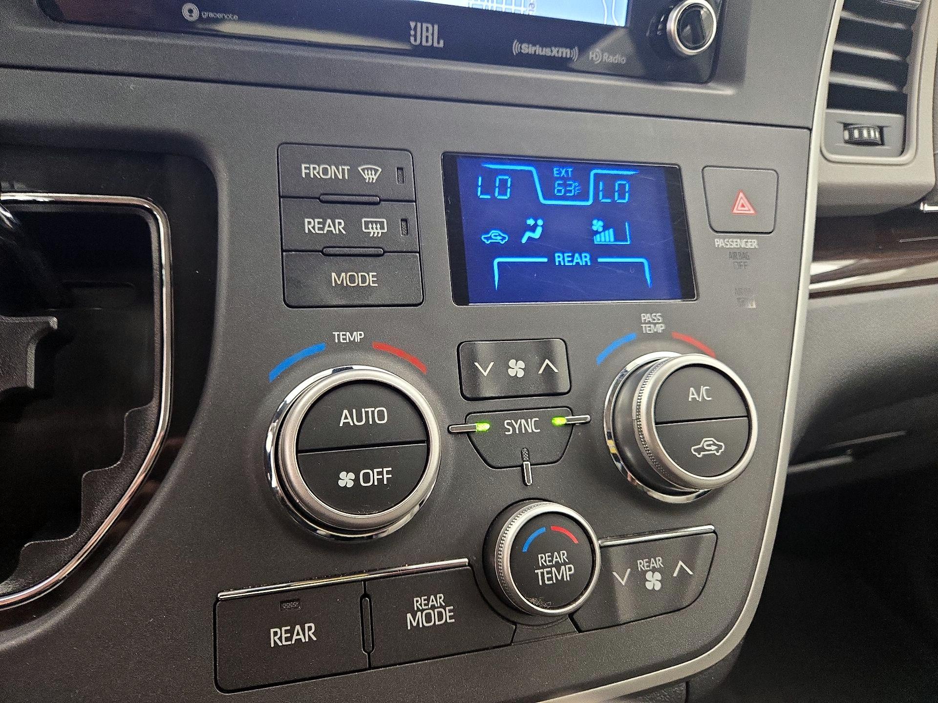 Thumbnail: 2020 Toyota Sienna - 17