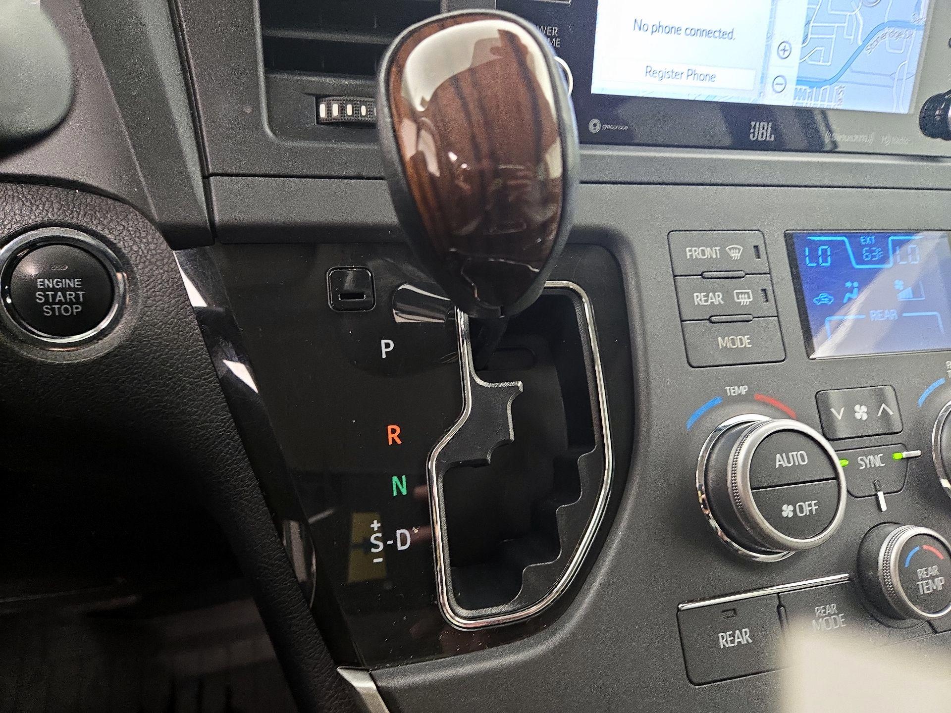 Thumbnail: 2020 Toyota Sienna - 18