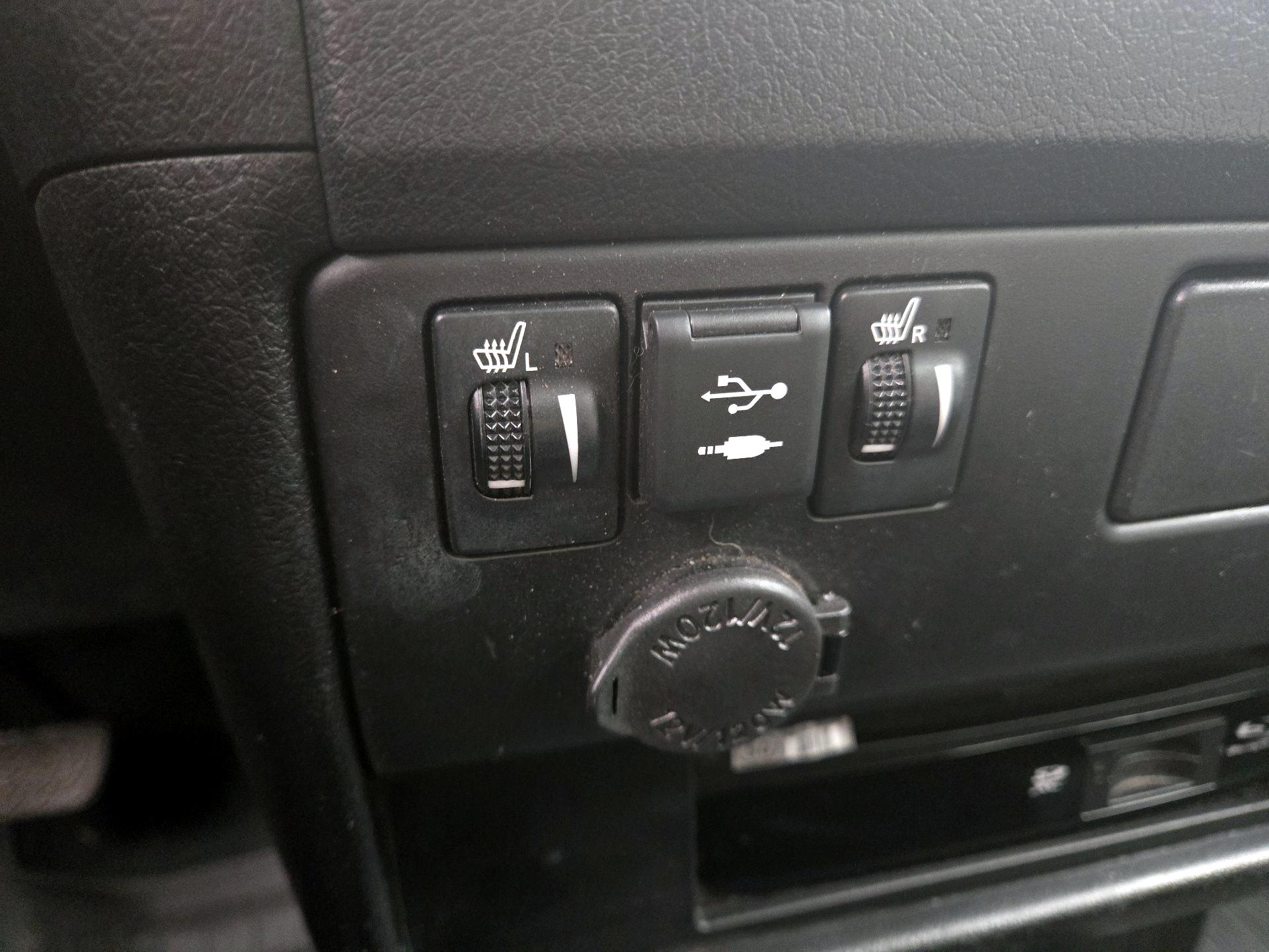 Thumbnail: 2020 Toyota Sienna - 19