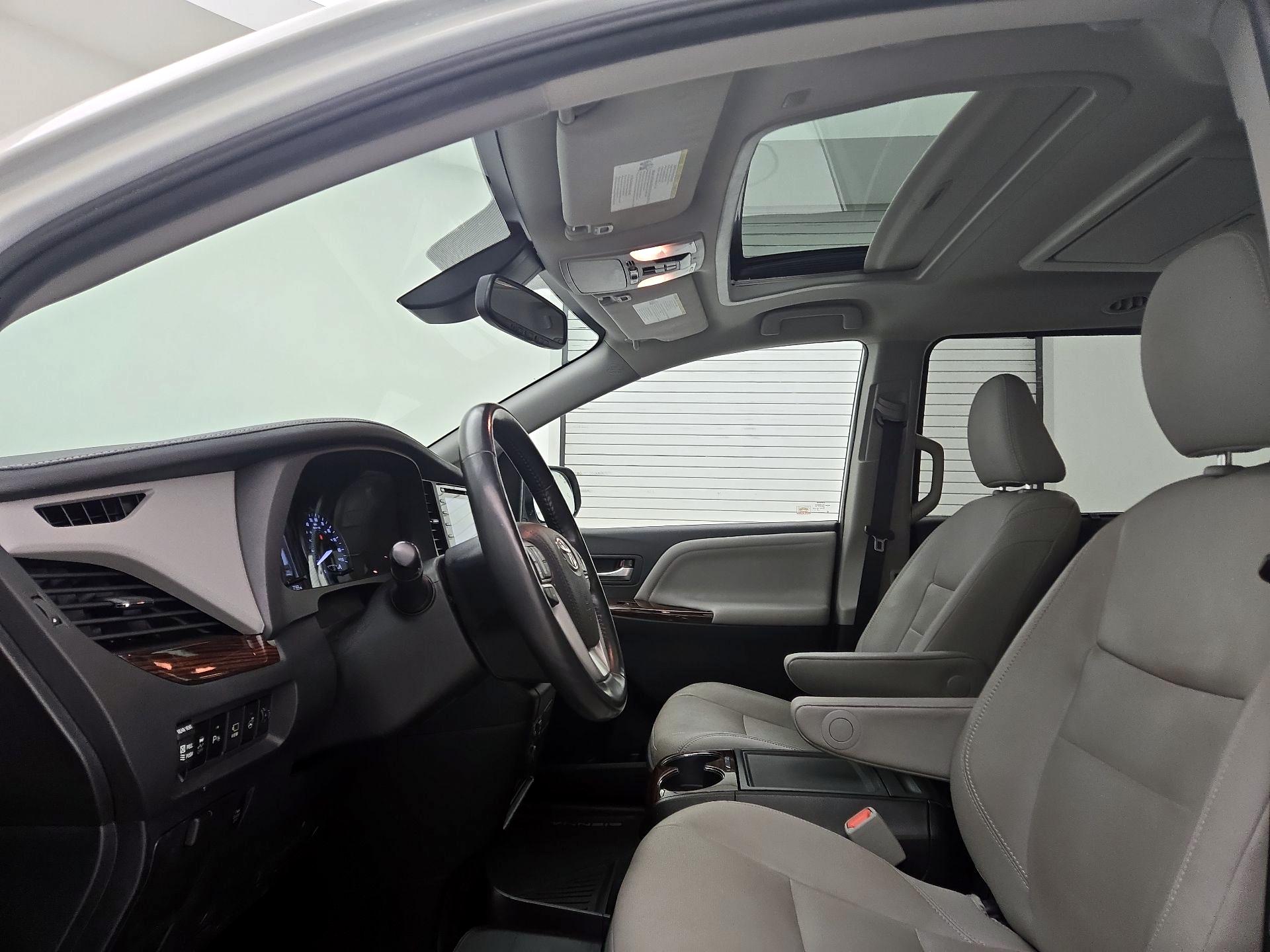 Thumbnail: 2020 Toyota Sienna - 20