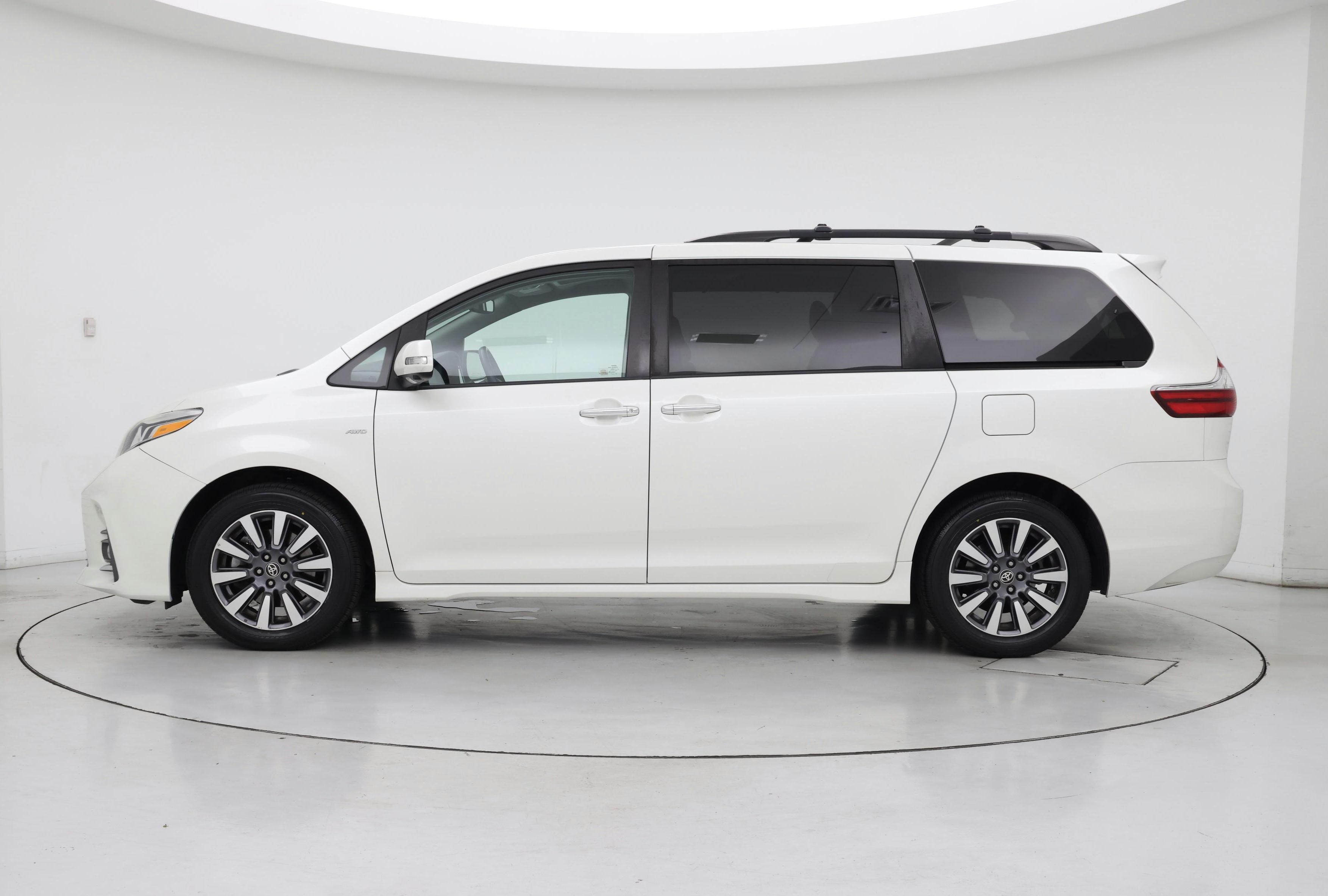 Thumbnail: 2020 Toyota Sienna - 3