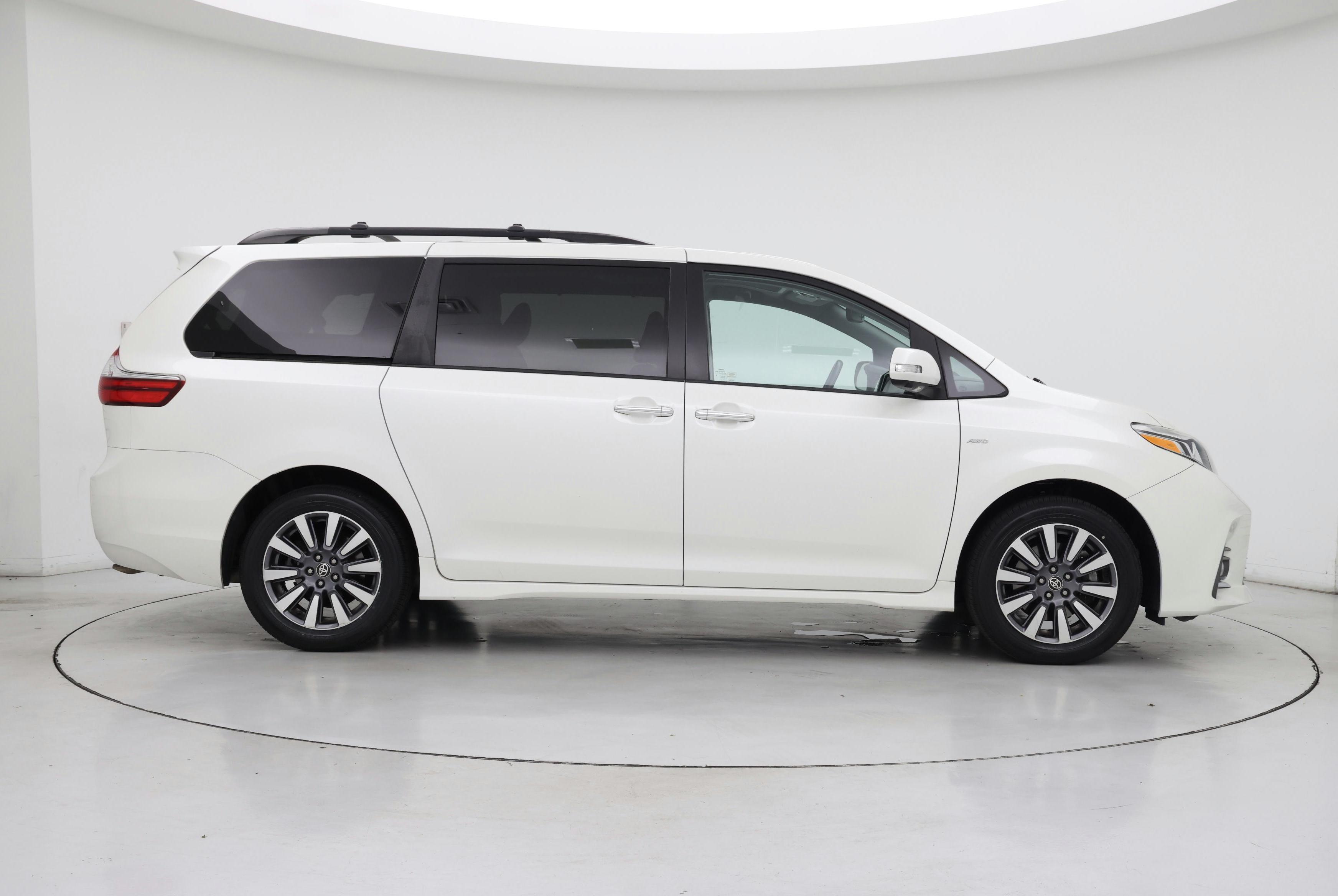 Thumbnail: 2020 Toyota Sienna - 7