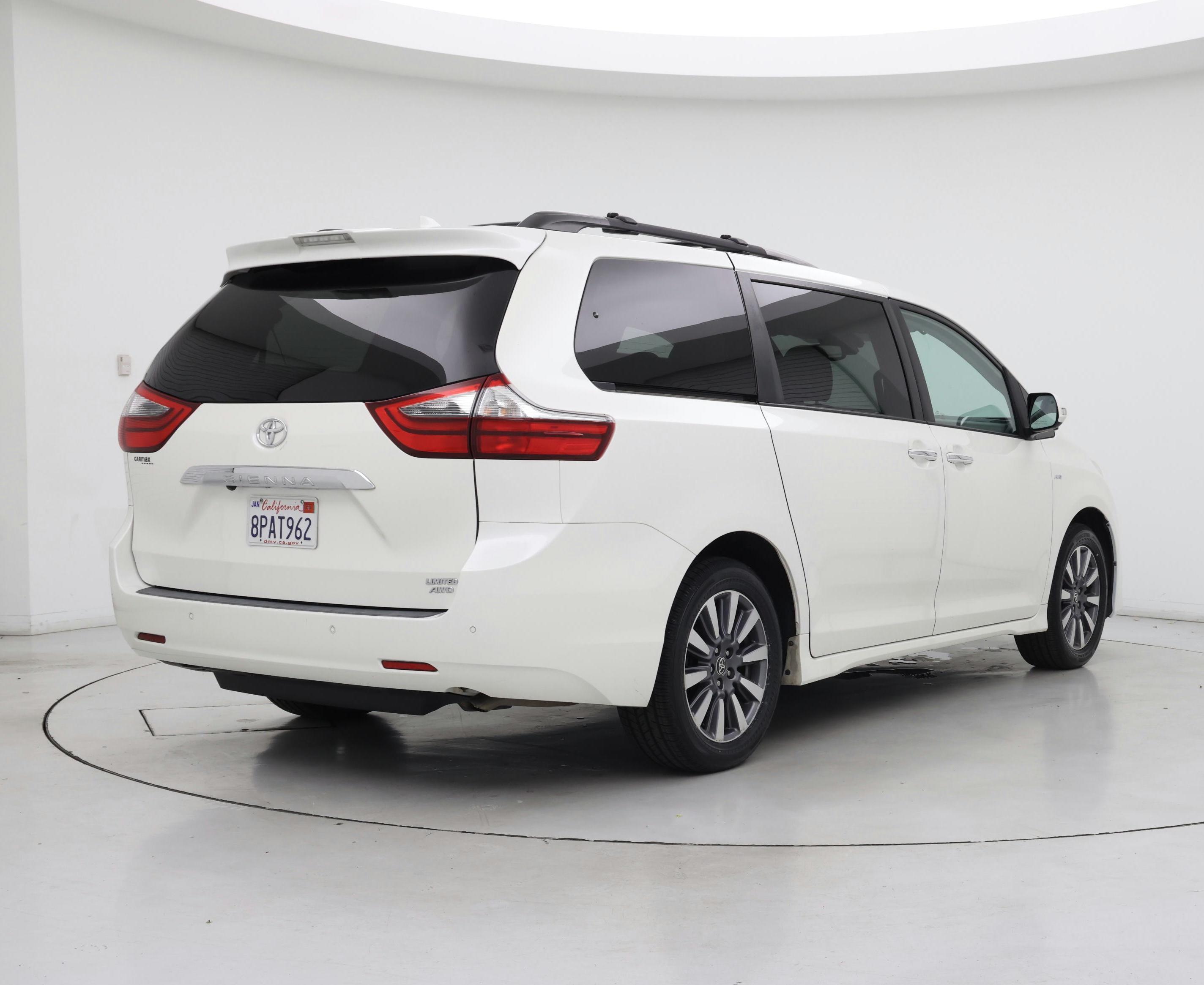 Thumbnail: 2020 Toyota Sienna - 8