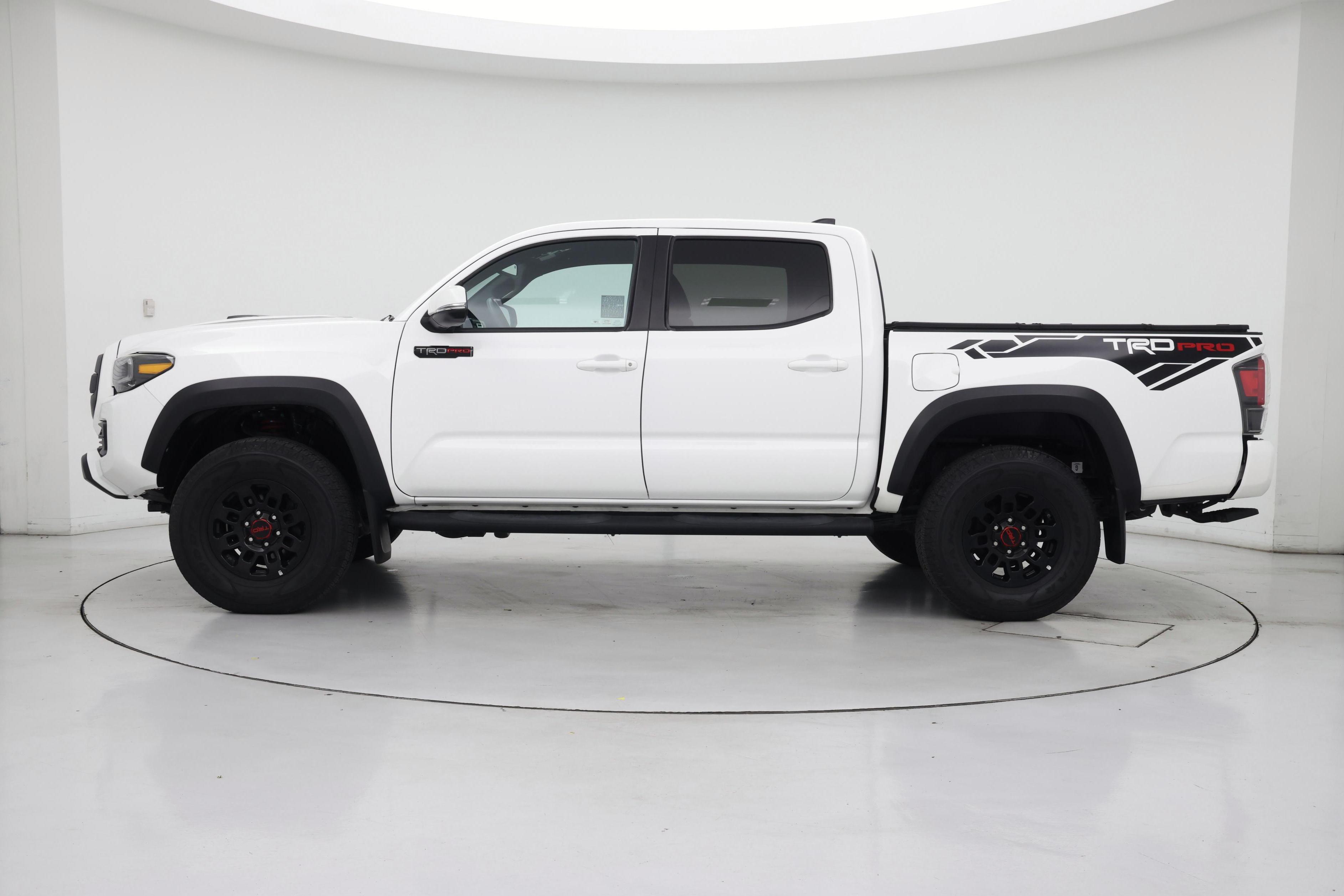 Thumbnail: 2018 Toyota Tacoma - 3