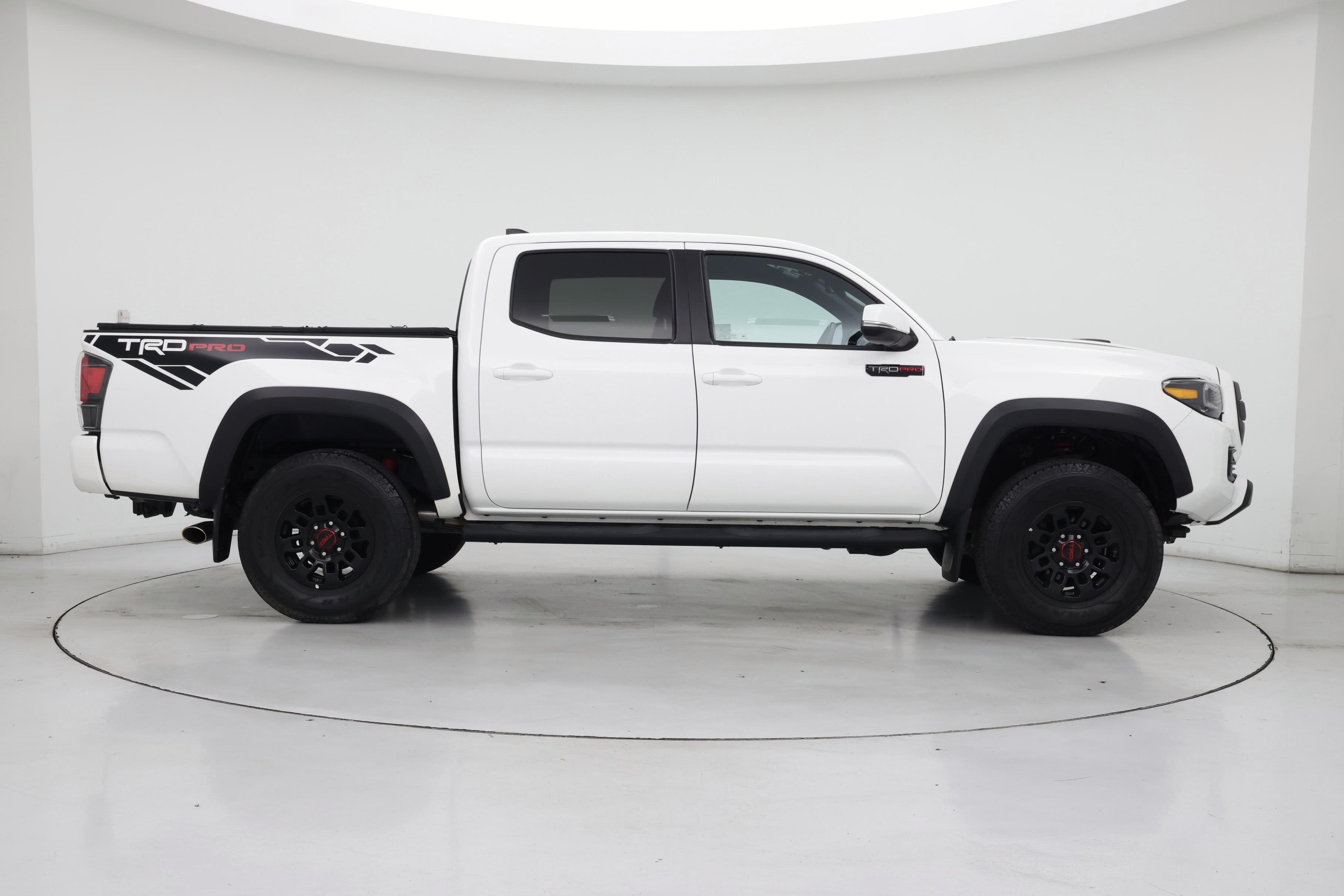 Thumbnail: 2018 Toyota Tacoma - 7
