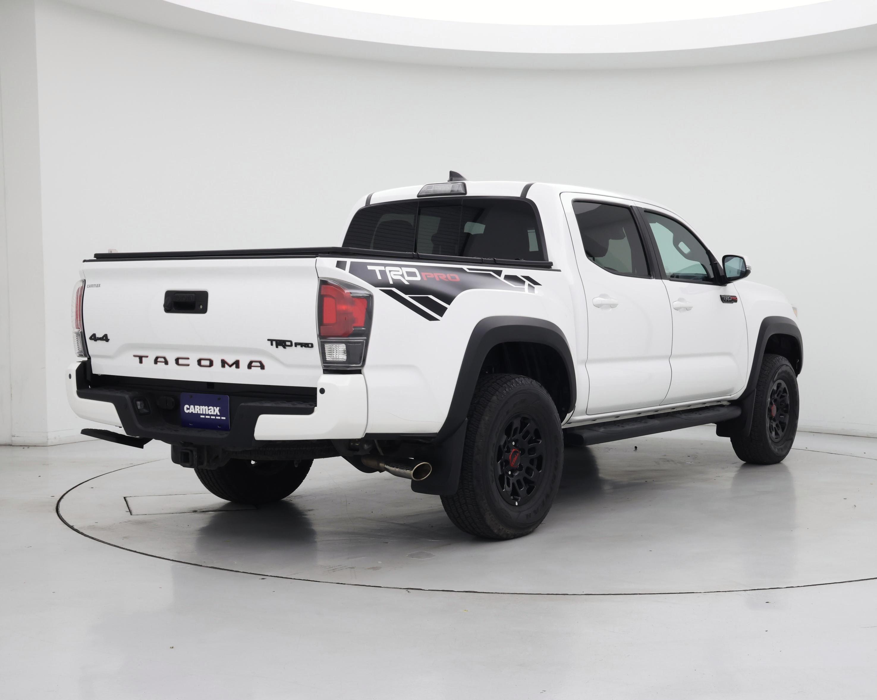 Thumbnail: 2018 Toyota Tacoma - 8