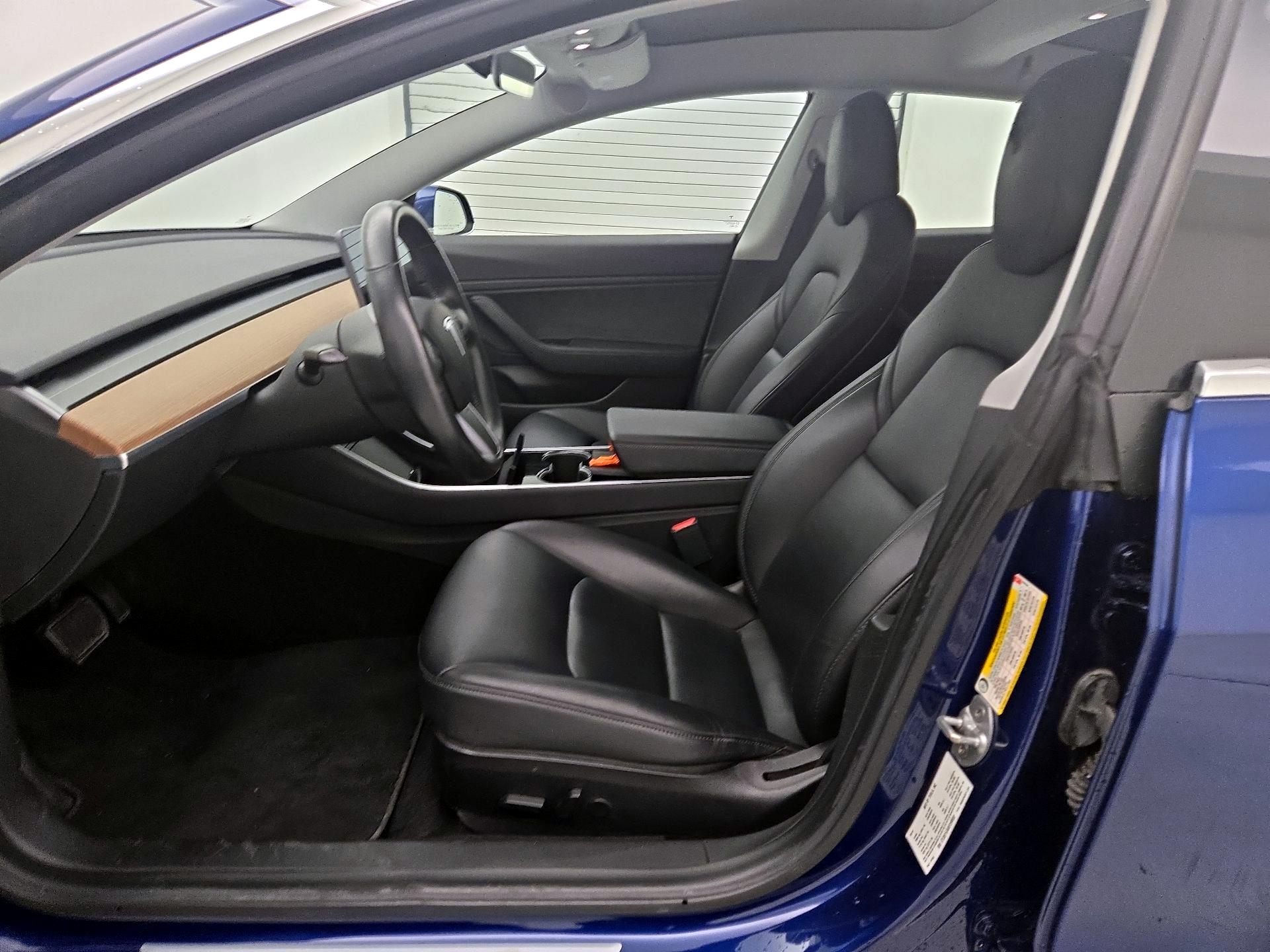 Thumbnail: 2019 Tesla Model 3 - 11