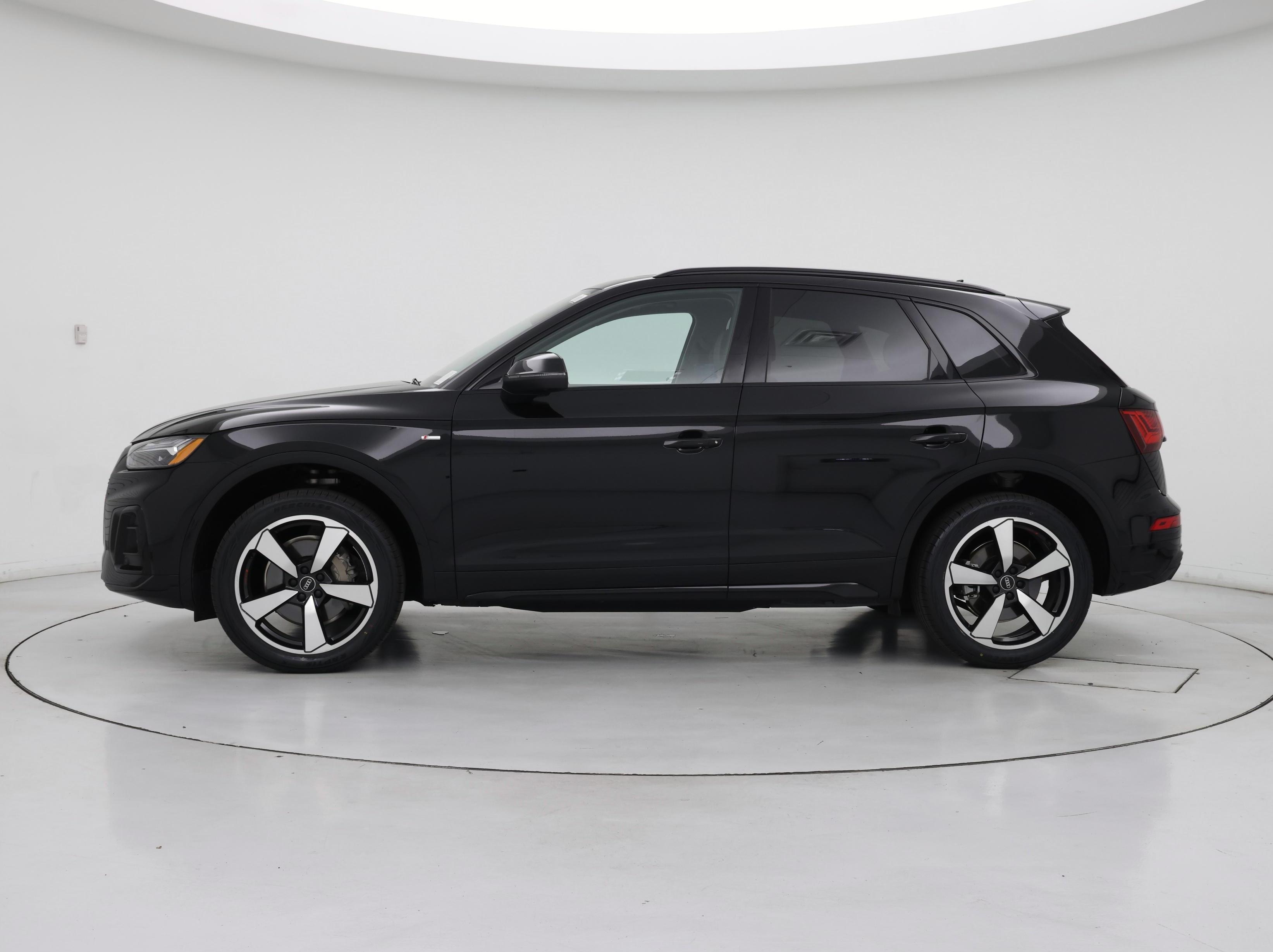 Thumbnail: 2023 Audi Q5 - 3