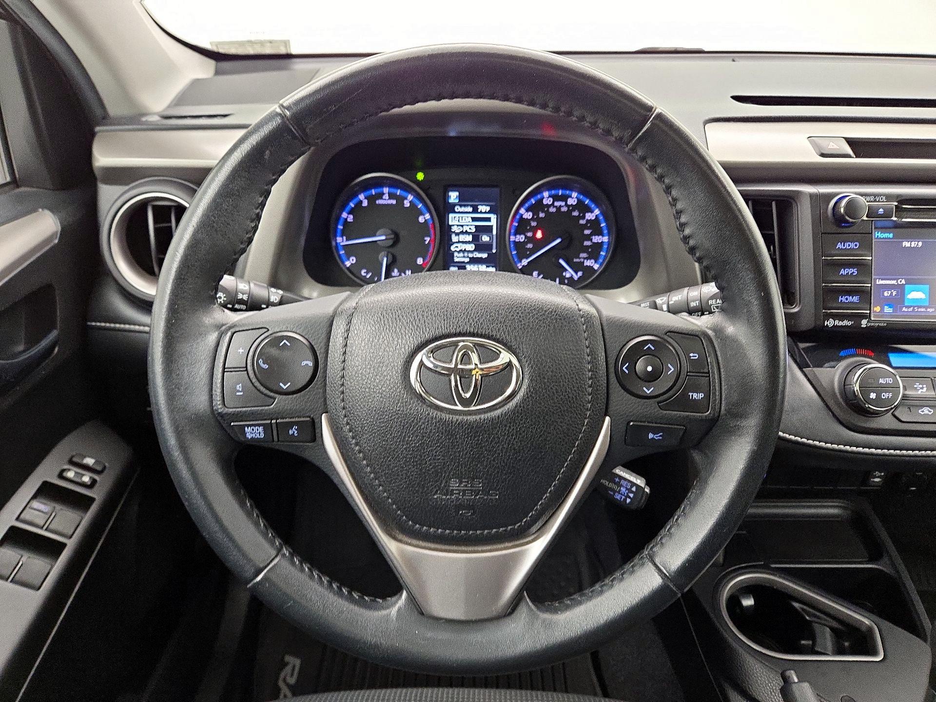Thumbnail: 2018 Toyota RAV4 - 10