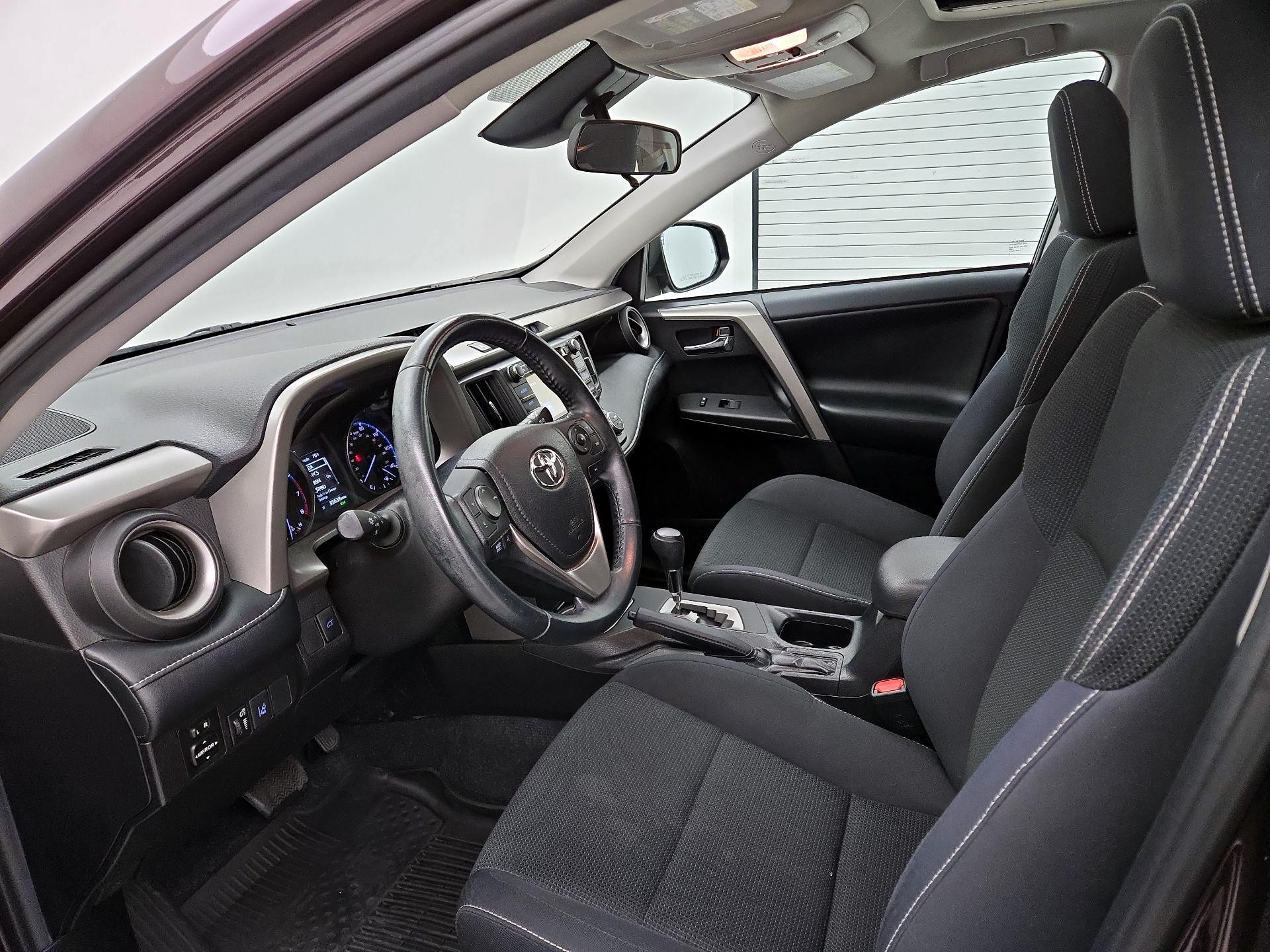 Thumbnail: 2018 Toyota RAV4 - 11