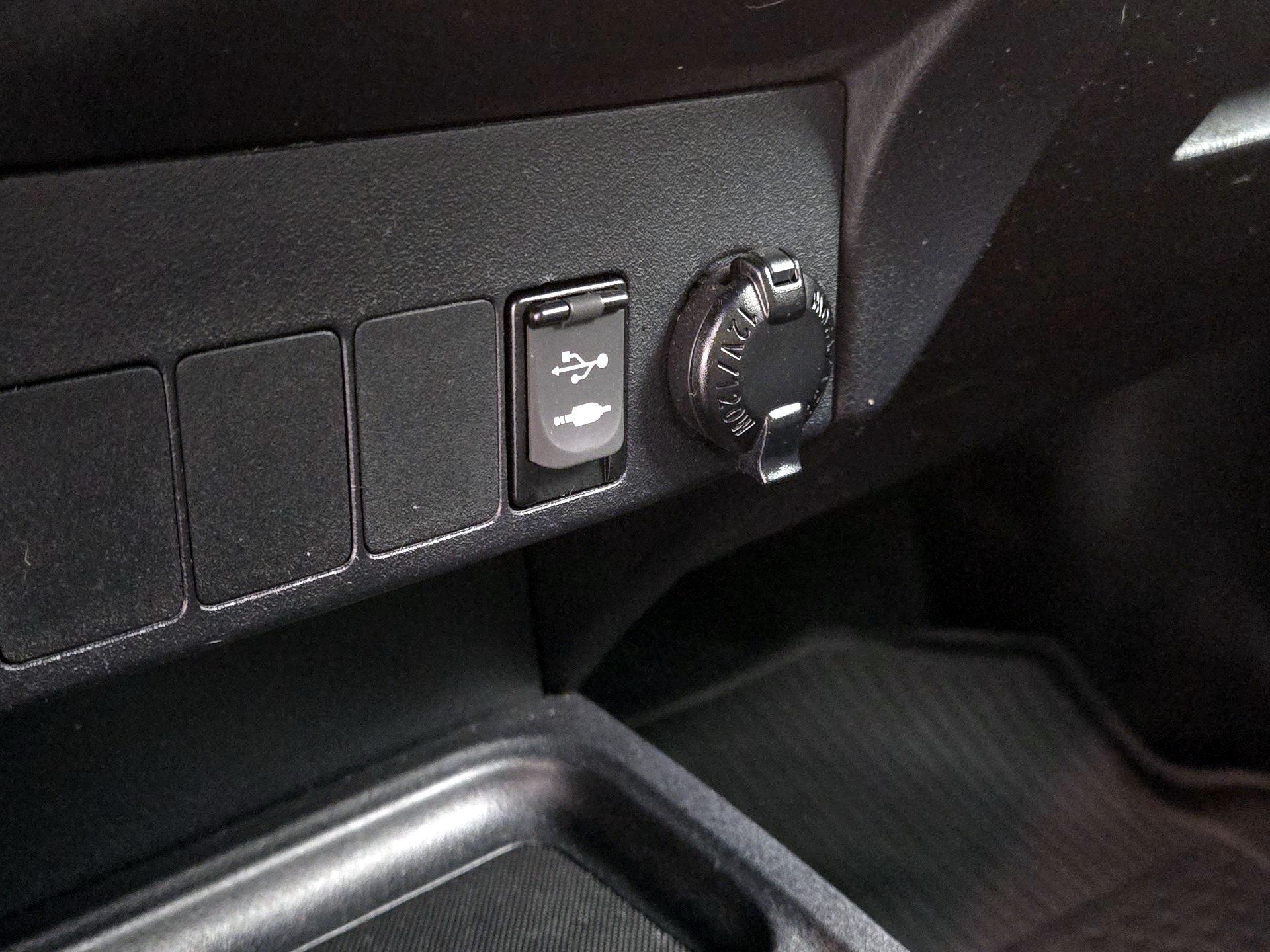 Thumbnail: 2018 Toyota RAV4 - 18