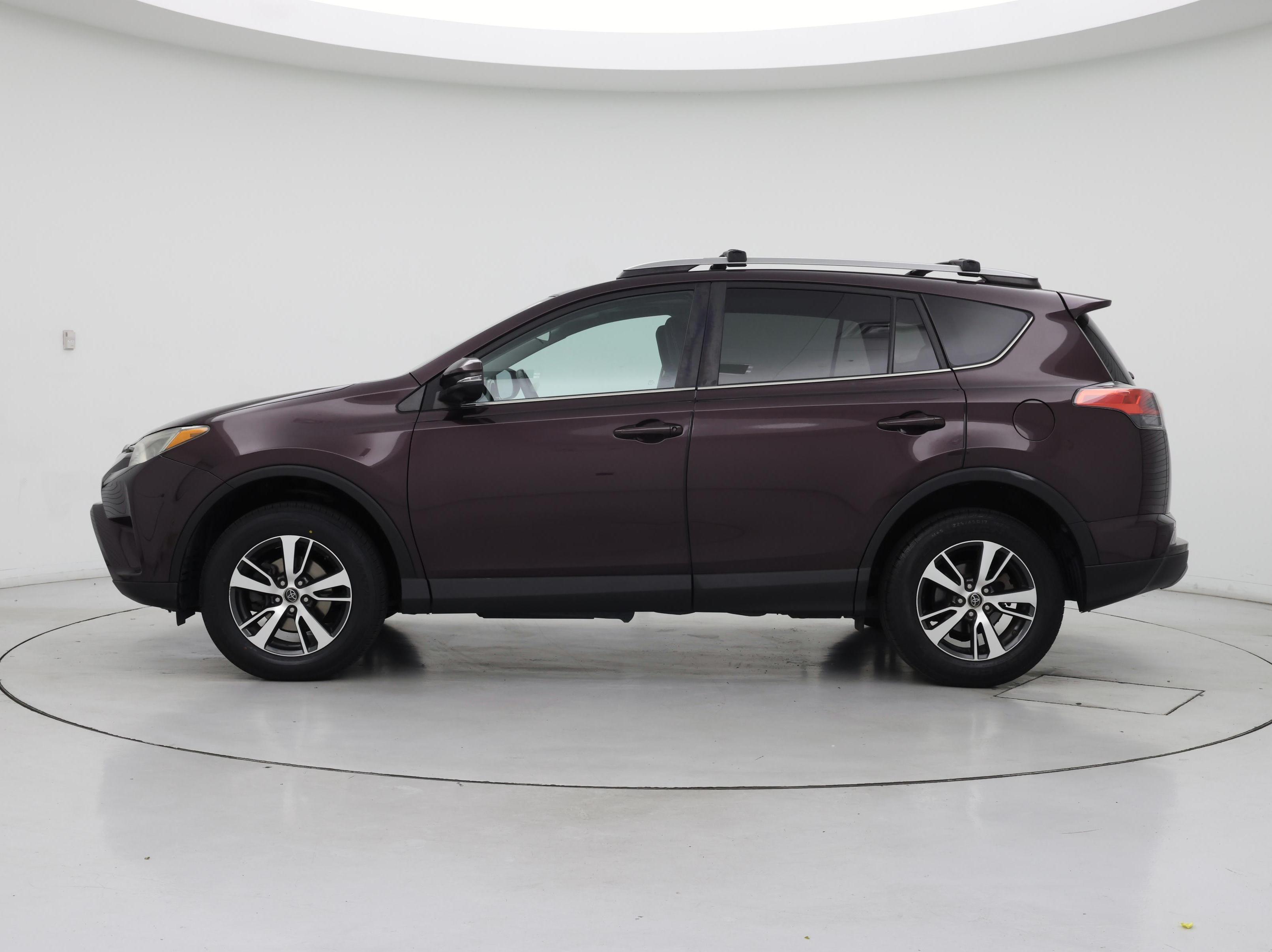 Thumbnail: 2018 Toyota RAV4 - 3