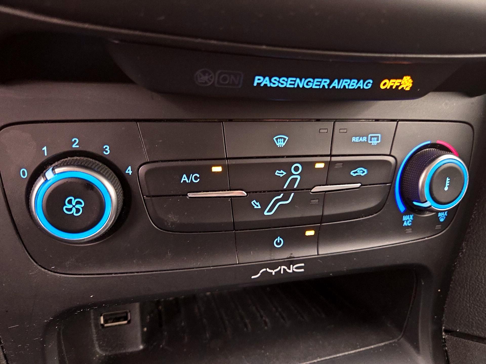 Thumbnail: 2015 Ford Focus - 16