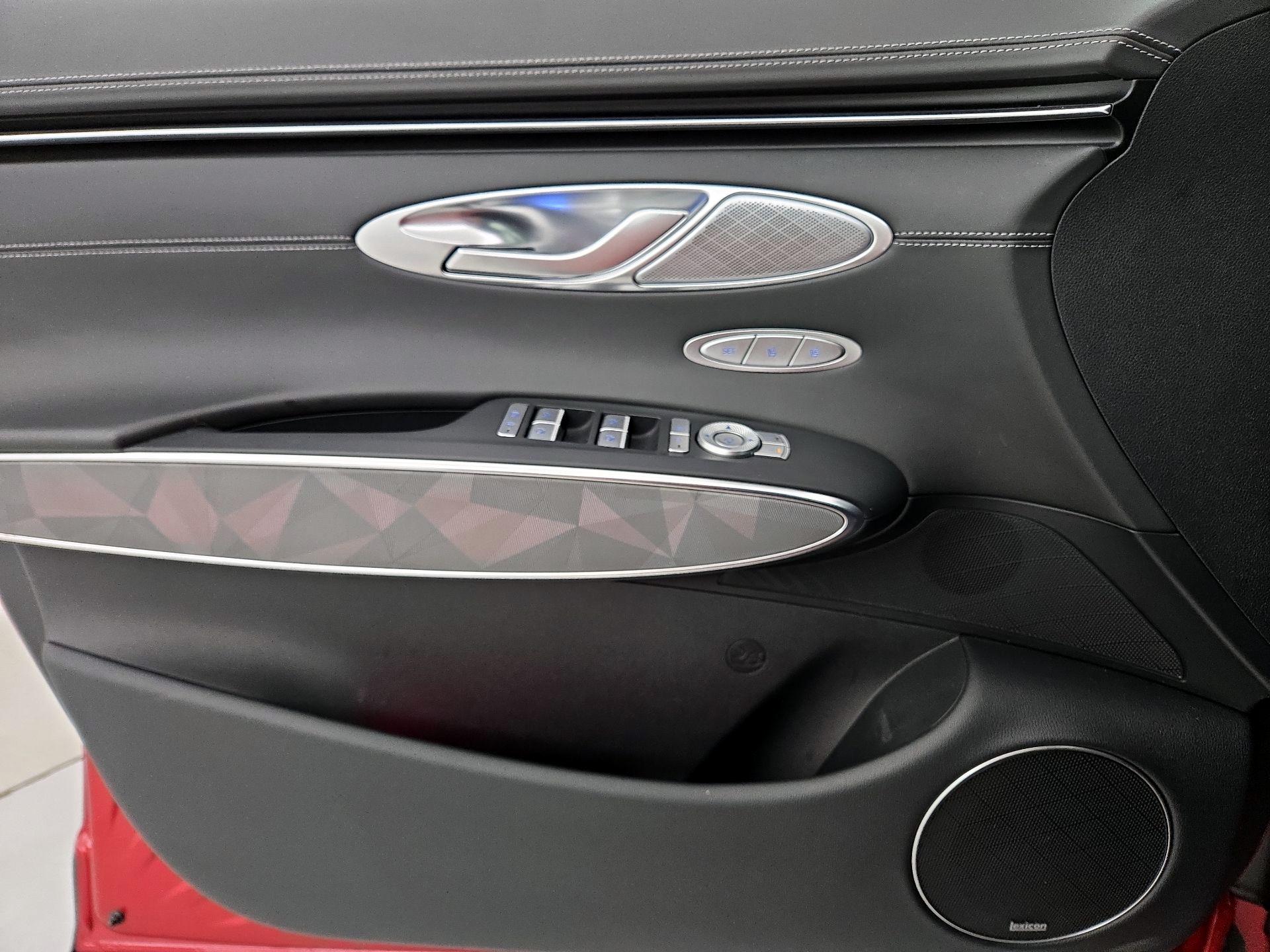 Thumbnail: 2022 Genesis GV70 - 12