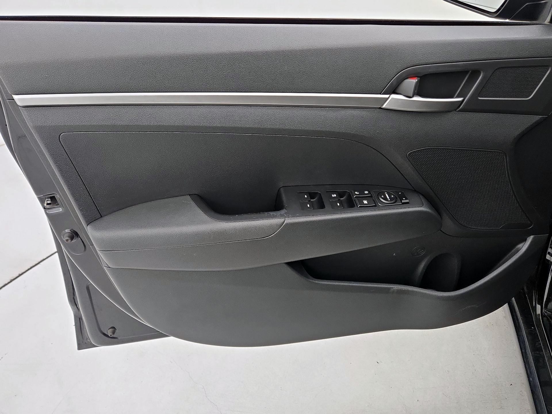 Thumbnail: 2019 Hyundai Elantra - 12