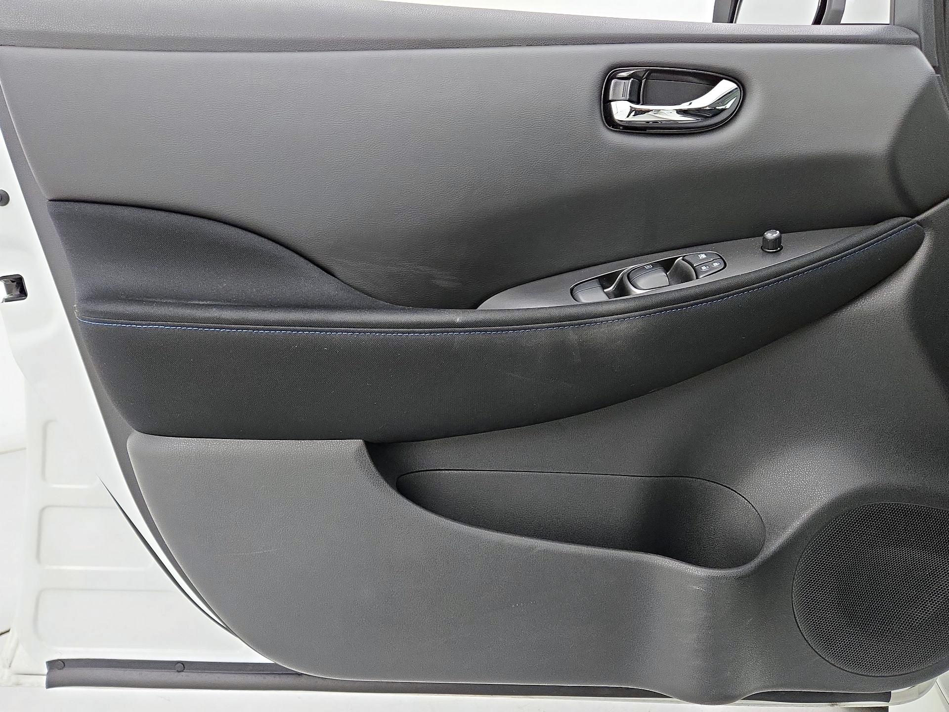 Thumbnail: 2019 Nissan Leaf - 12