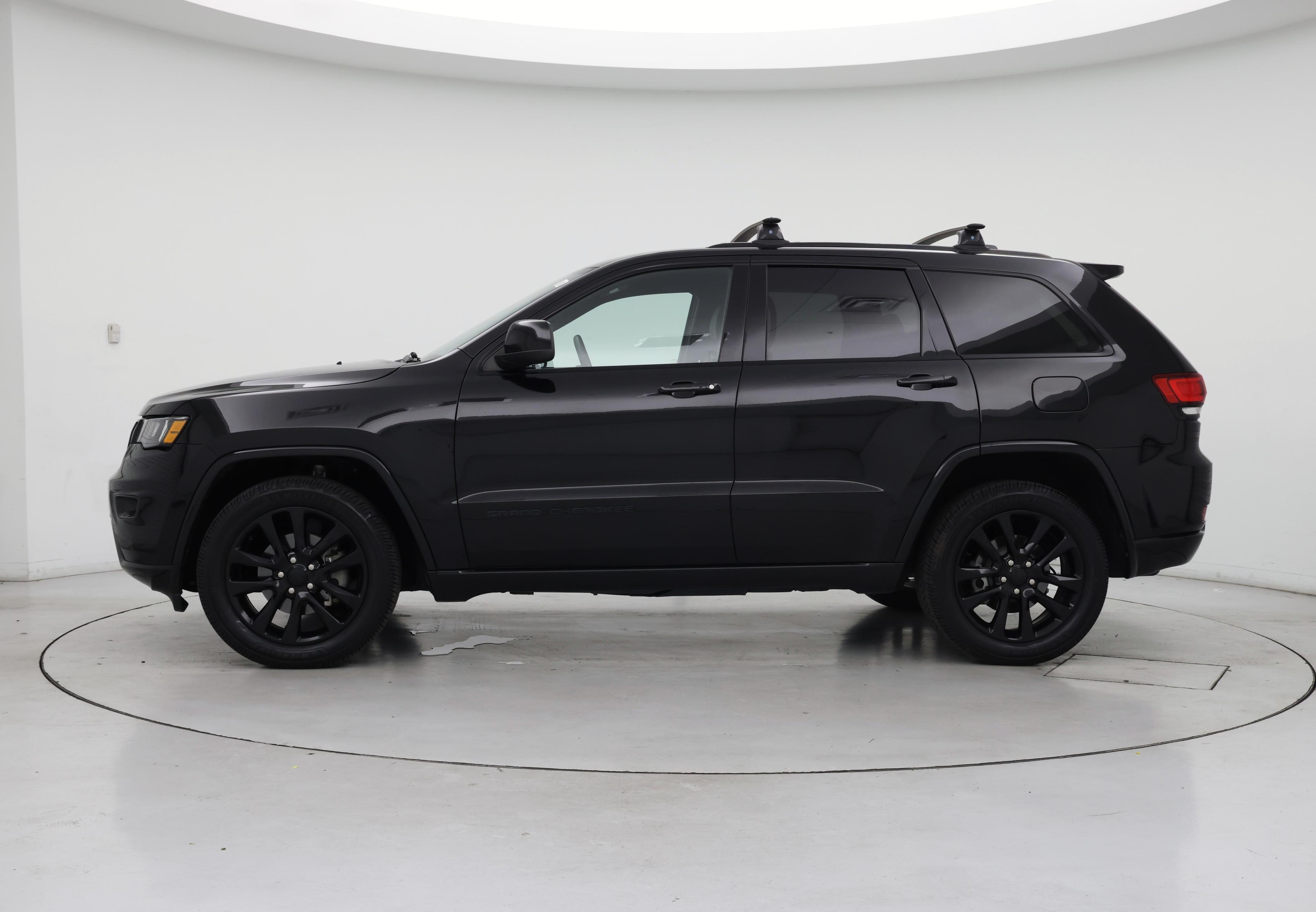 Thumbnail: 2018 Jeep Grand Cherokee - 3