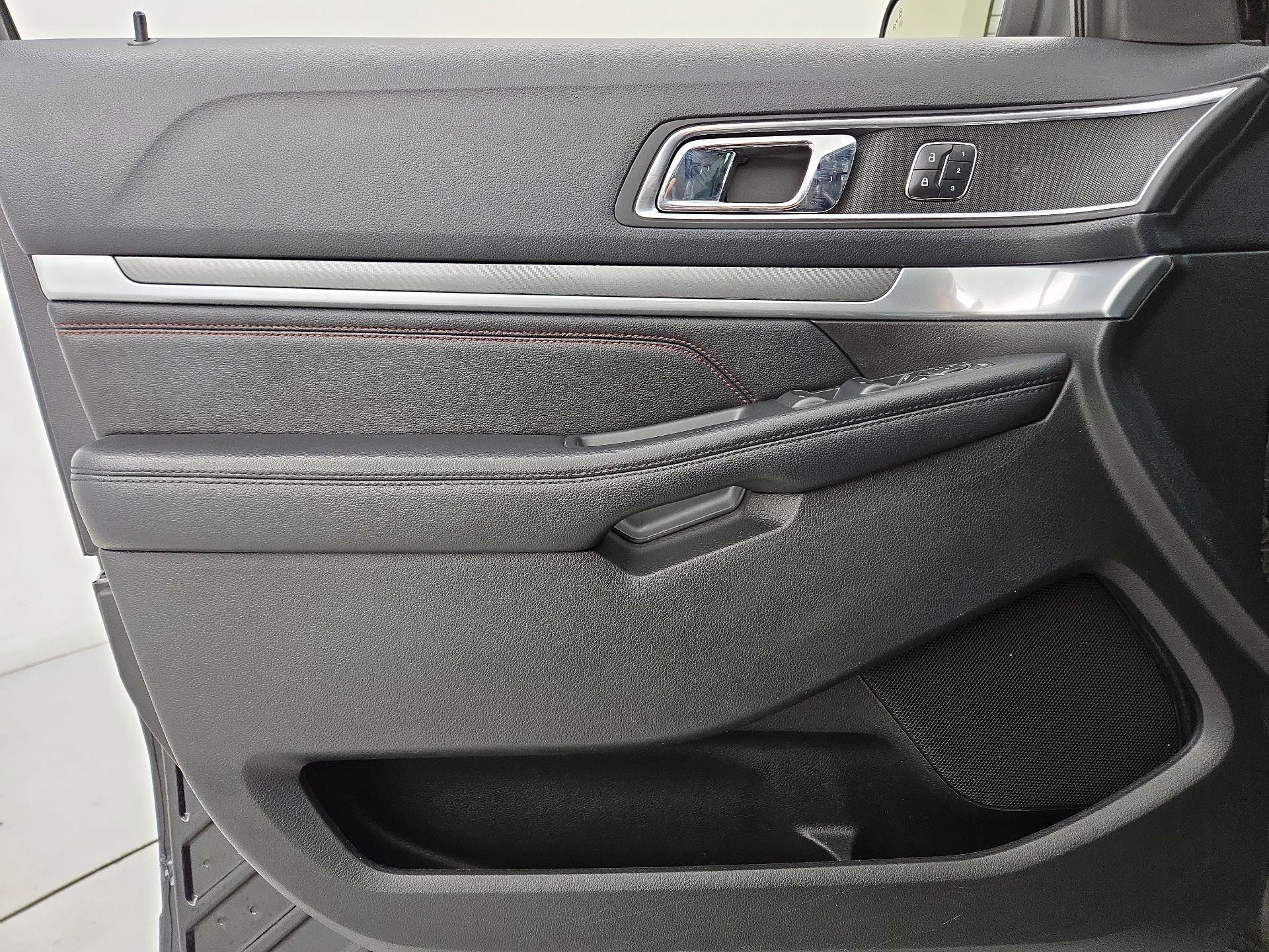 Thumbnail: 2016 Ford Explorer - 12
