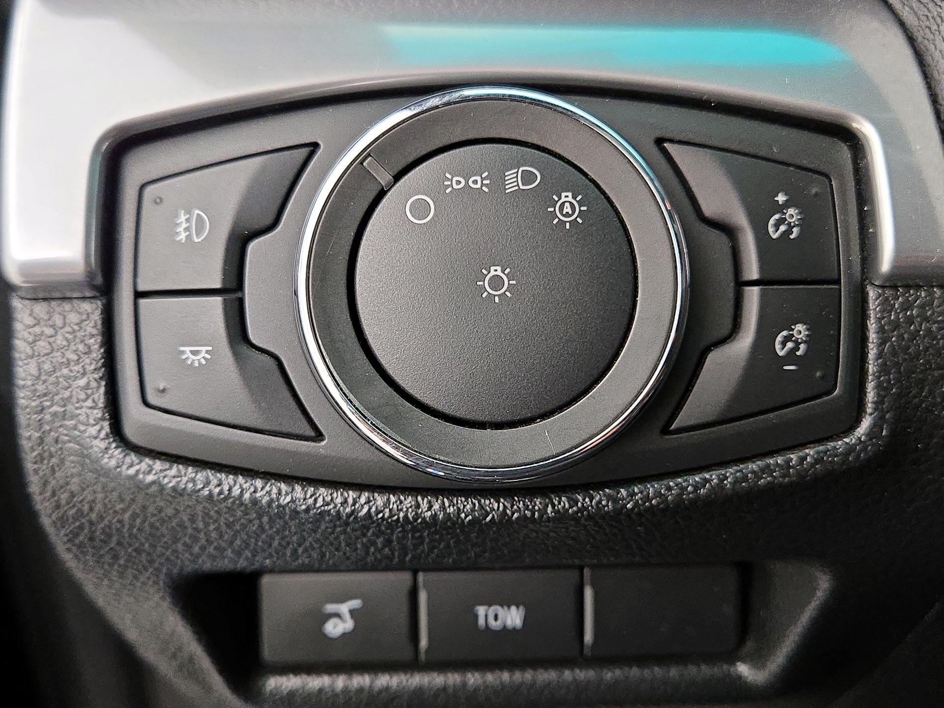 Thumbnail: 2016 Ford Explorer - 13