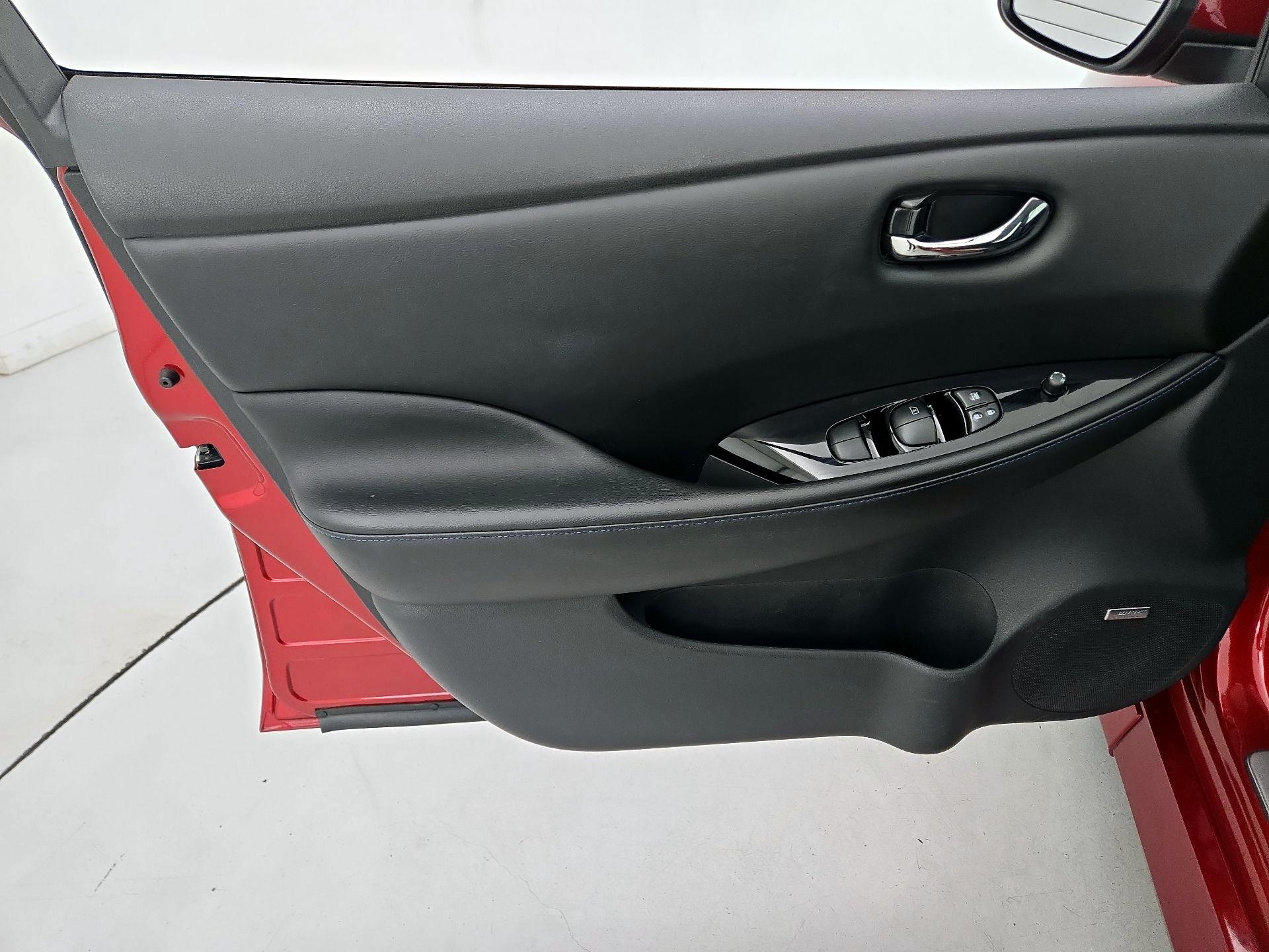Thumbnail: 2019 Nissan Leaf - 12