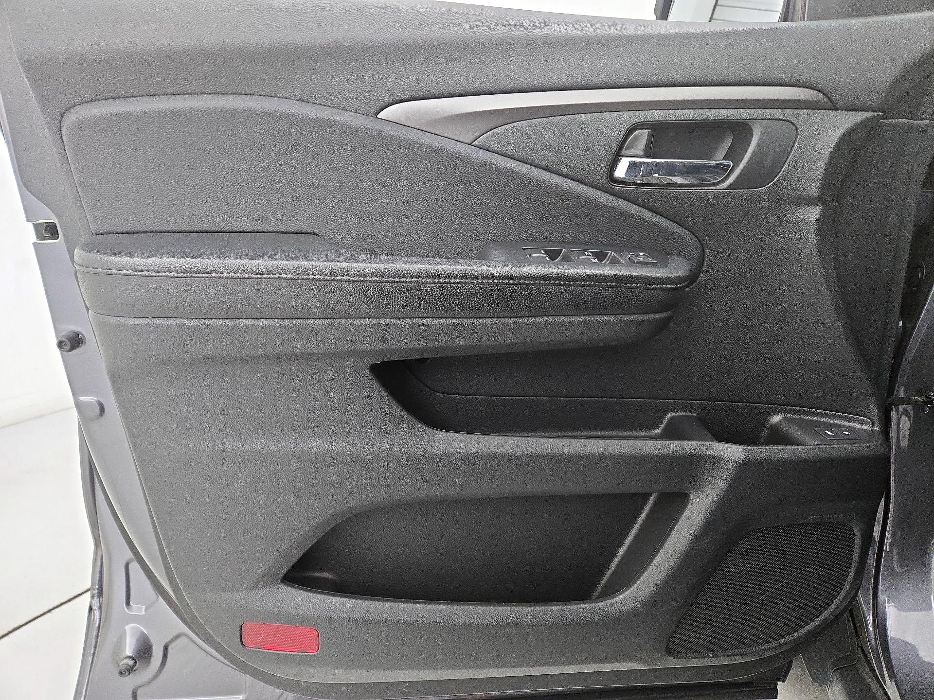 Thumbnail: 2018 Honda Pilot - 12