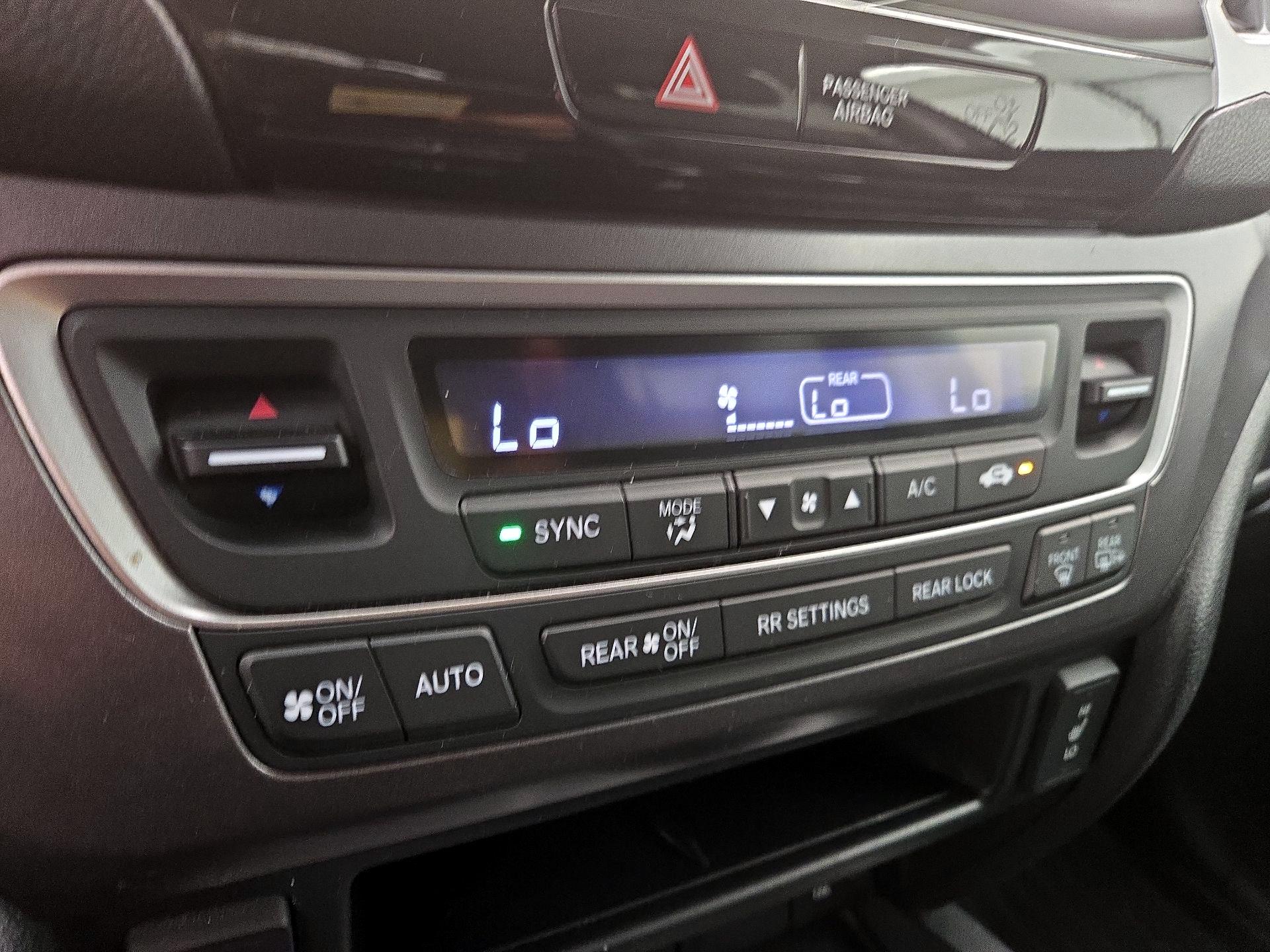 Thumbnail: 2018 Honda Pilot - 16