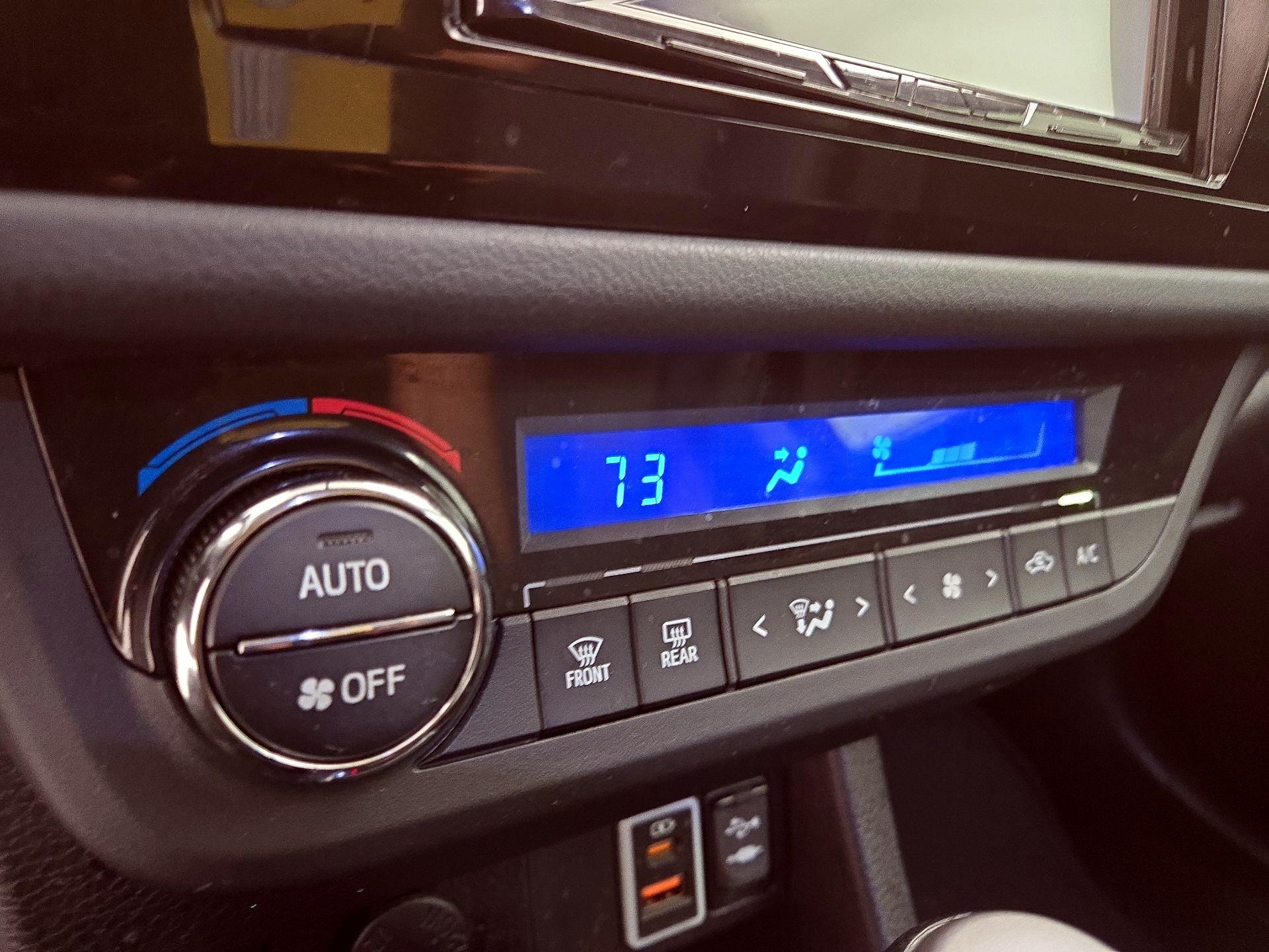 Thumbnail: 2016 Toyota Corolla - 16