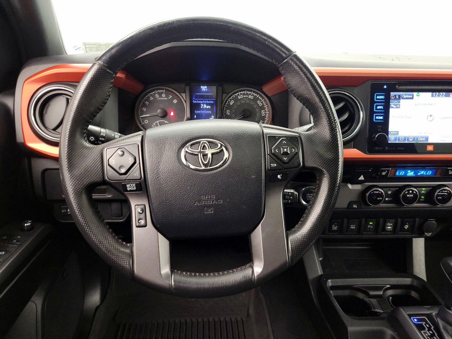 Thumbnail: 2016 Toyota Tacoma - 10