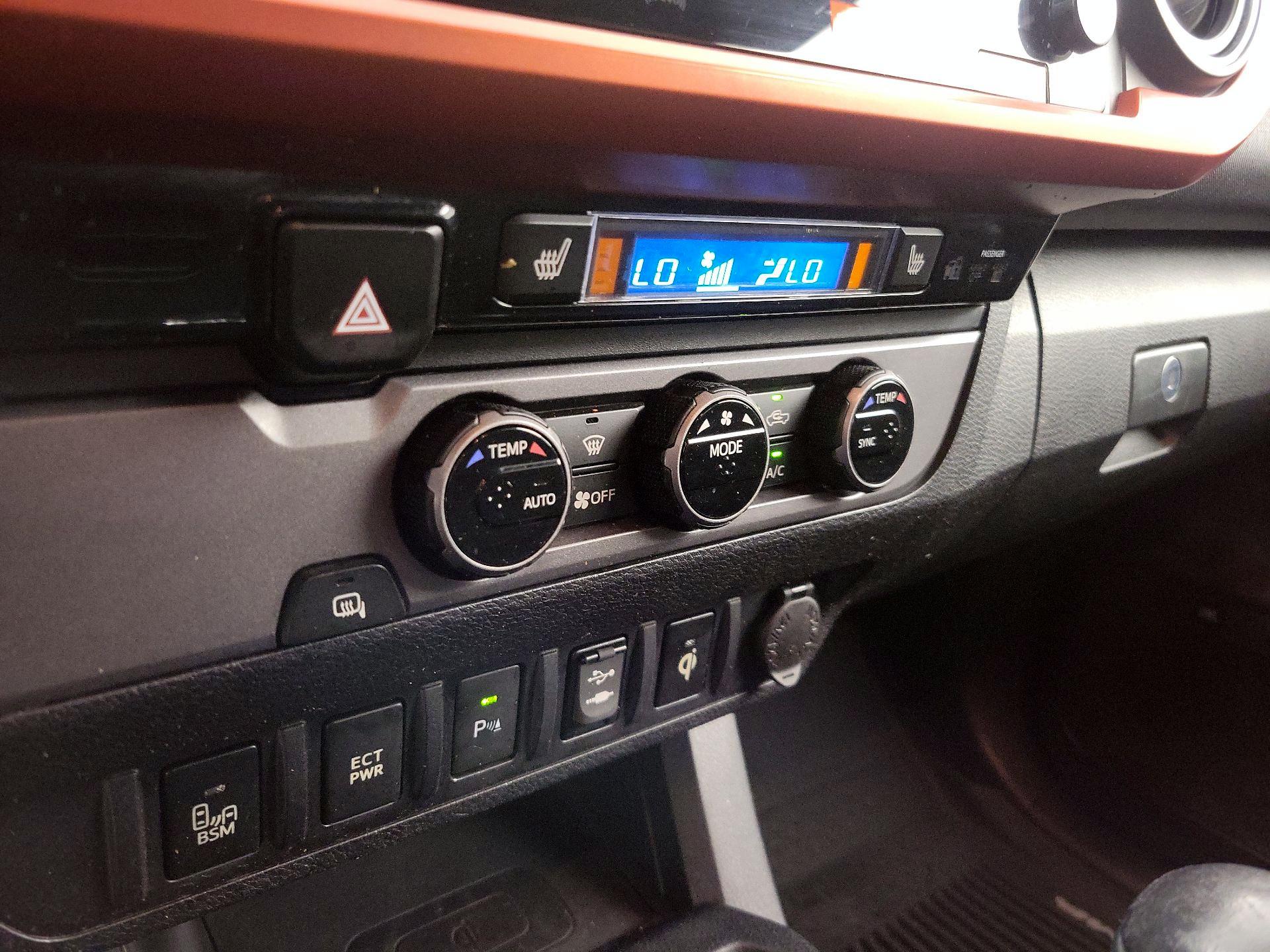 Thumbnail: 2016 Toyota Tacoma - 17