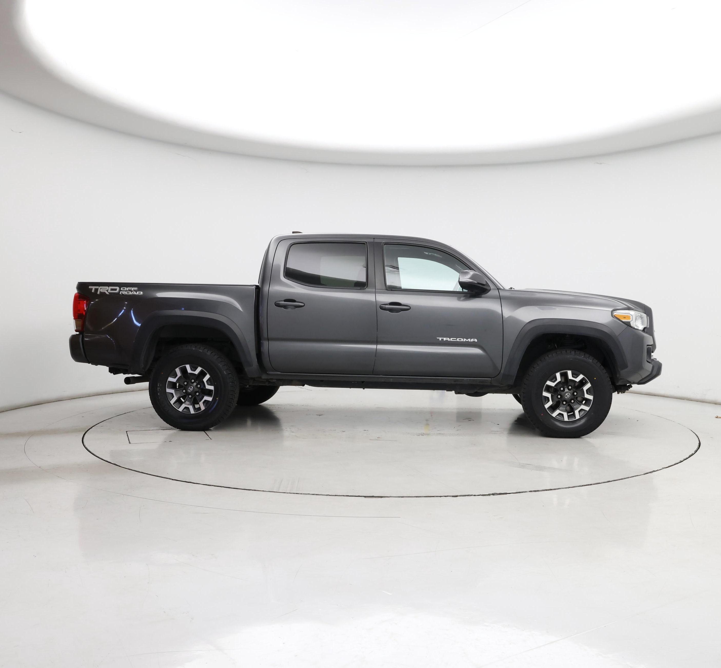 Thumbnail: 2016 Toyota Tacoma - 7
