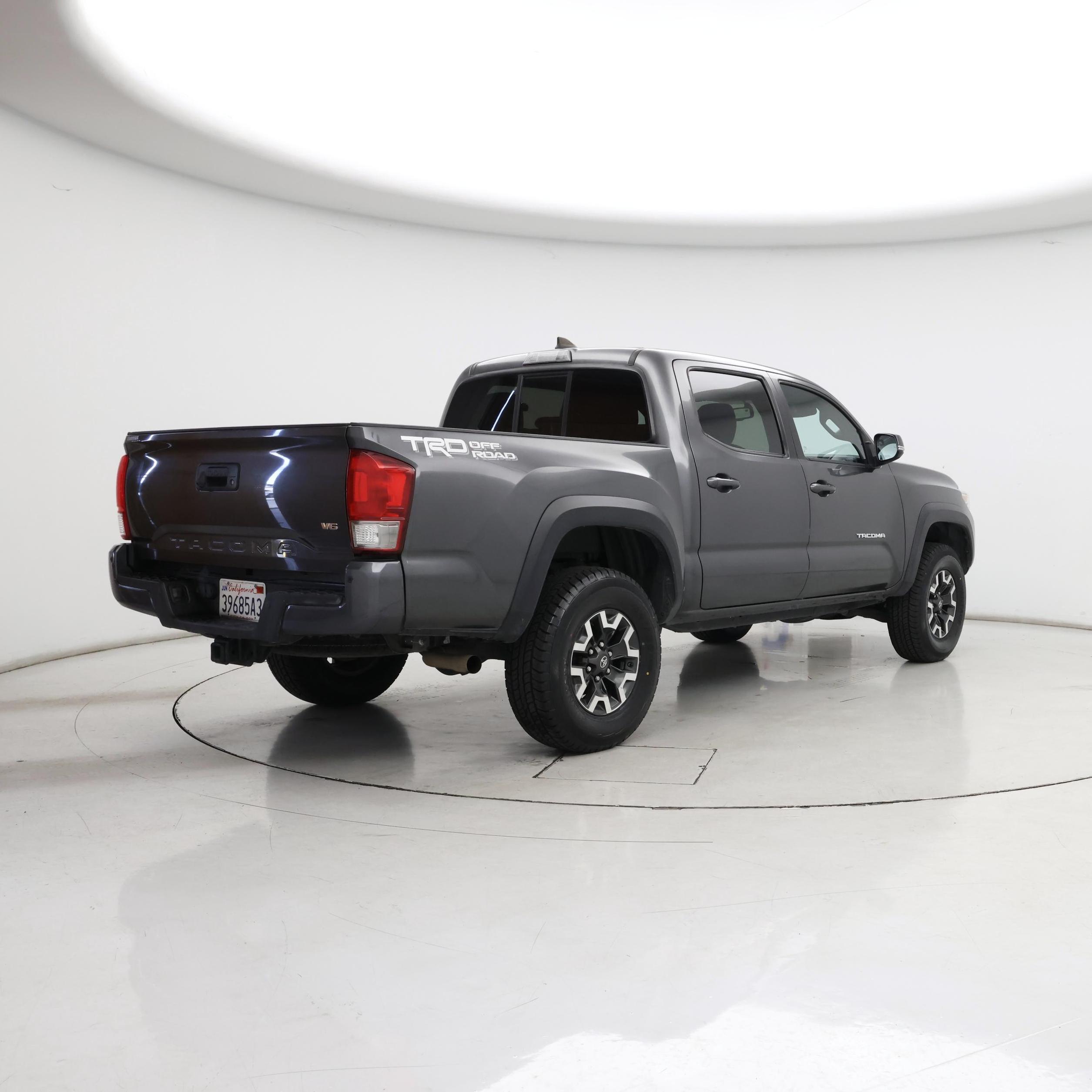 Thumbnail: 2016 Toyota Tacoma - 8