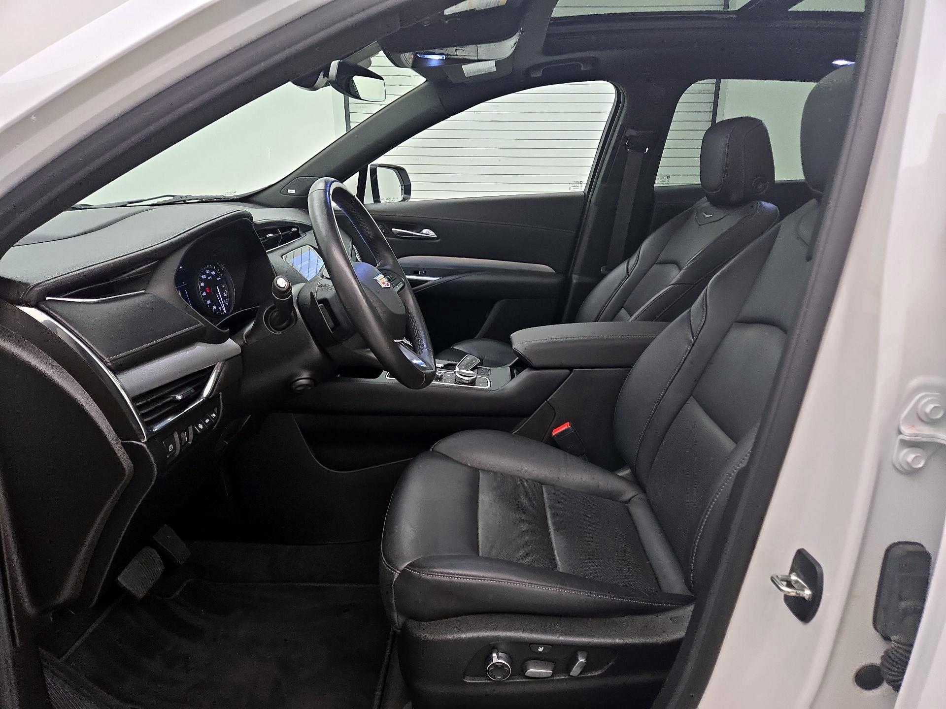 Thumbnail: 2023 Cadillac XT4 - 11