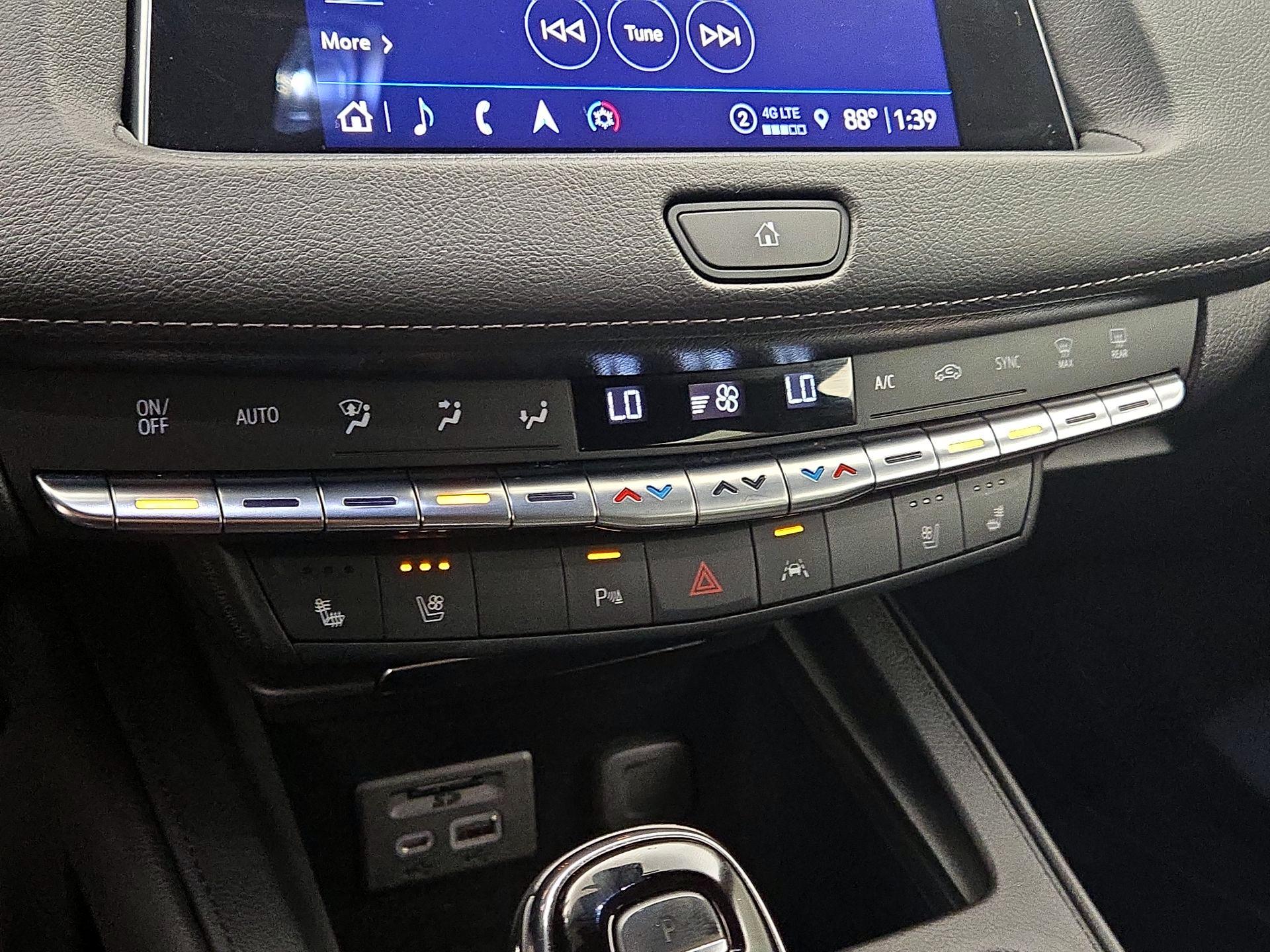 Thumbnail: 2023 Cadillac XT4 - 17