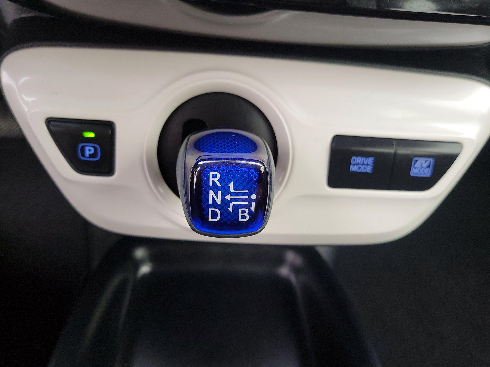 Thumbnail: 2017 Toyota Prius - 17