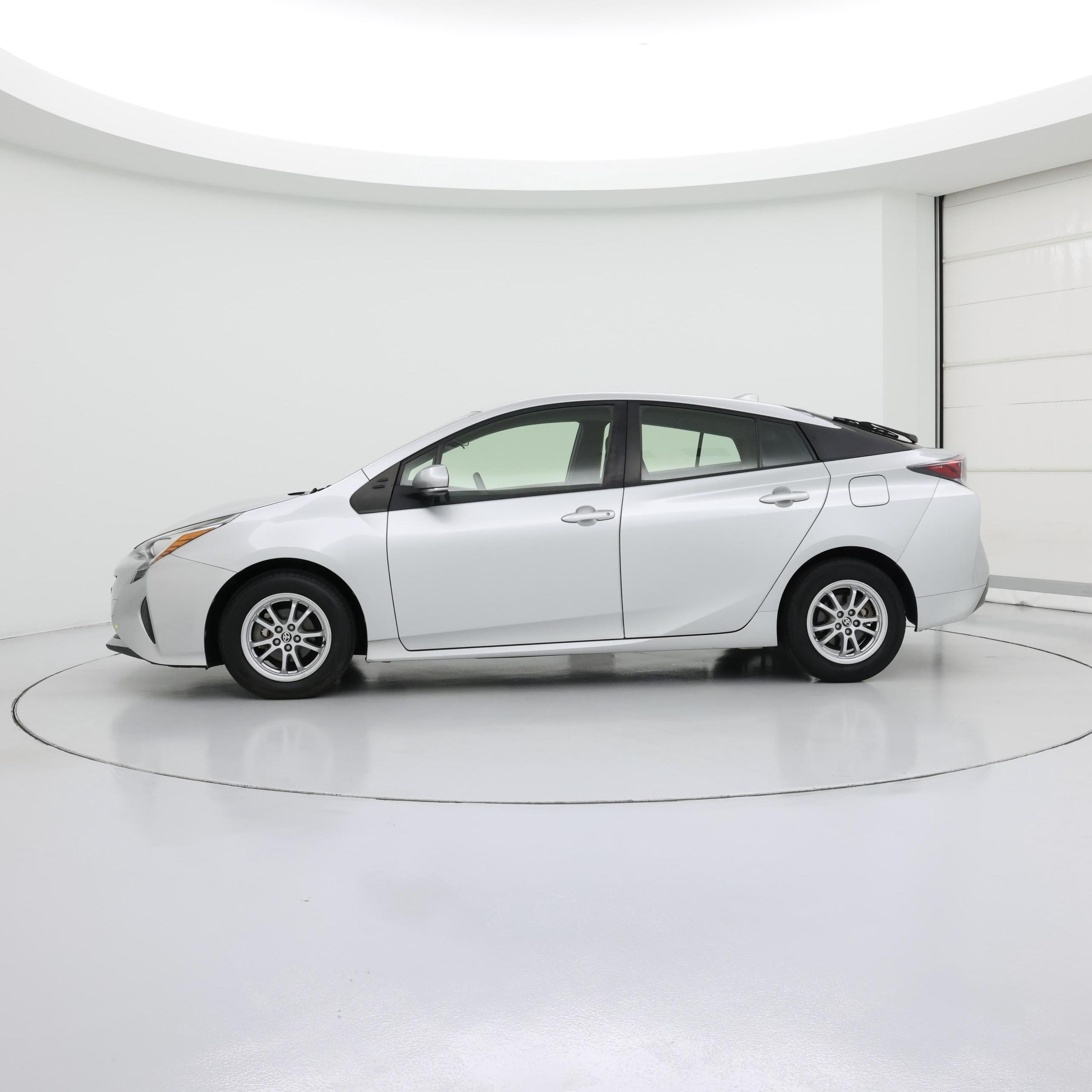 Thumbnail: 2017 Toyota Prius - 3